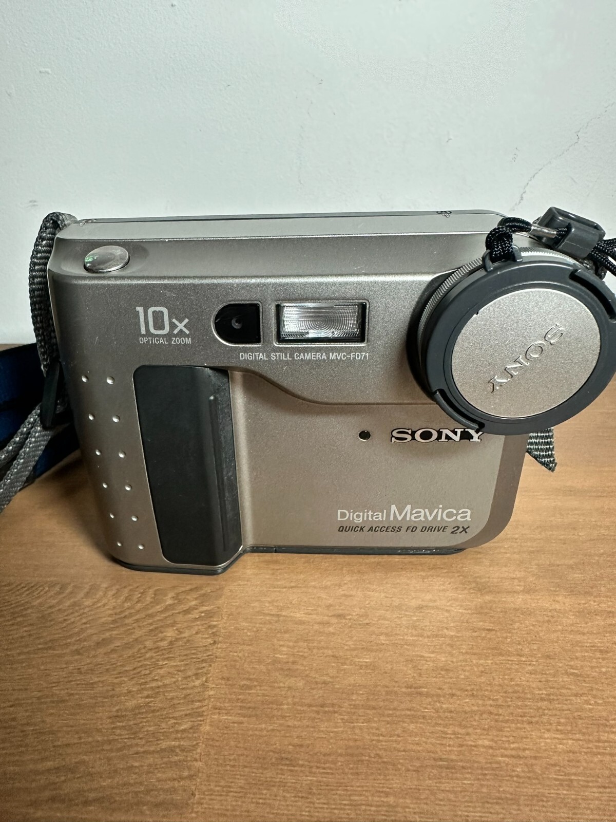 Sony Mavica MVC-FD71 digital camera
