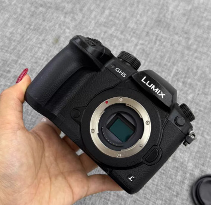 Panasonic LUMIX DC-GH5 Mirrorless Camera Body Only 20.3MP Bluetooth Wi-Fi- Black