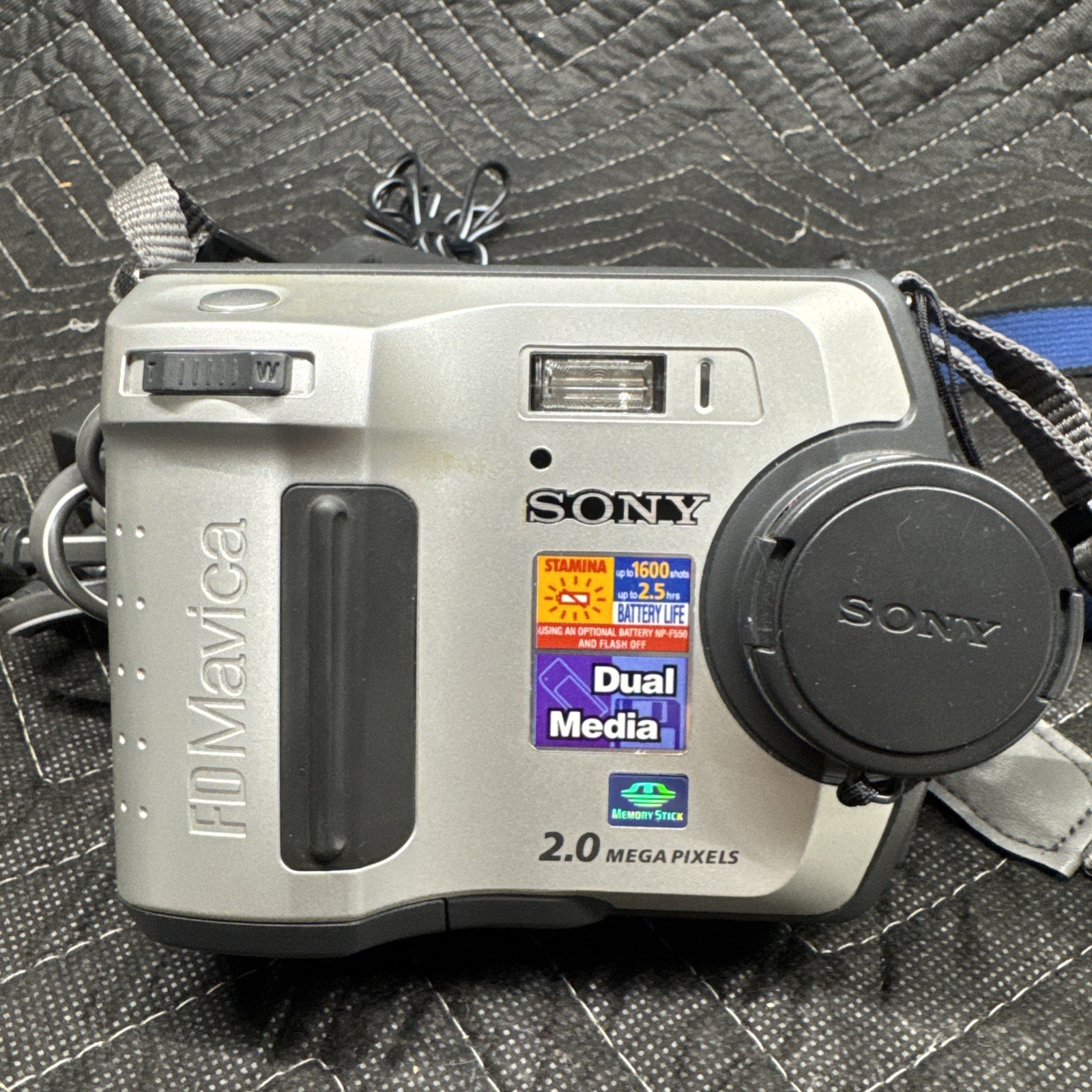 Sony MVC-FD200 FD Mavica Digital SLR 2.0MP 6x Optical Zoom Dual Media Silver