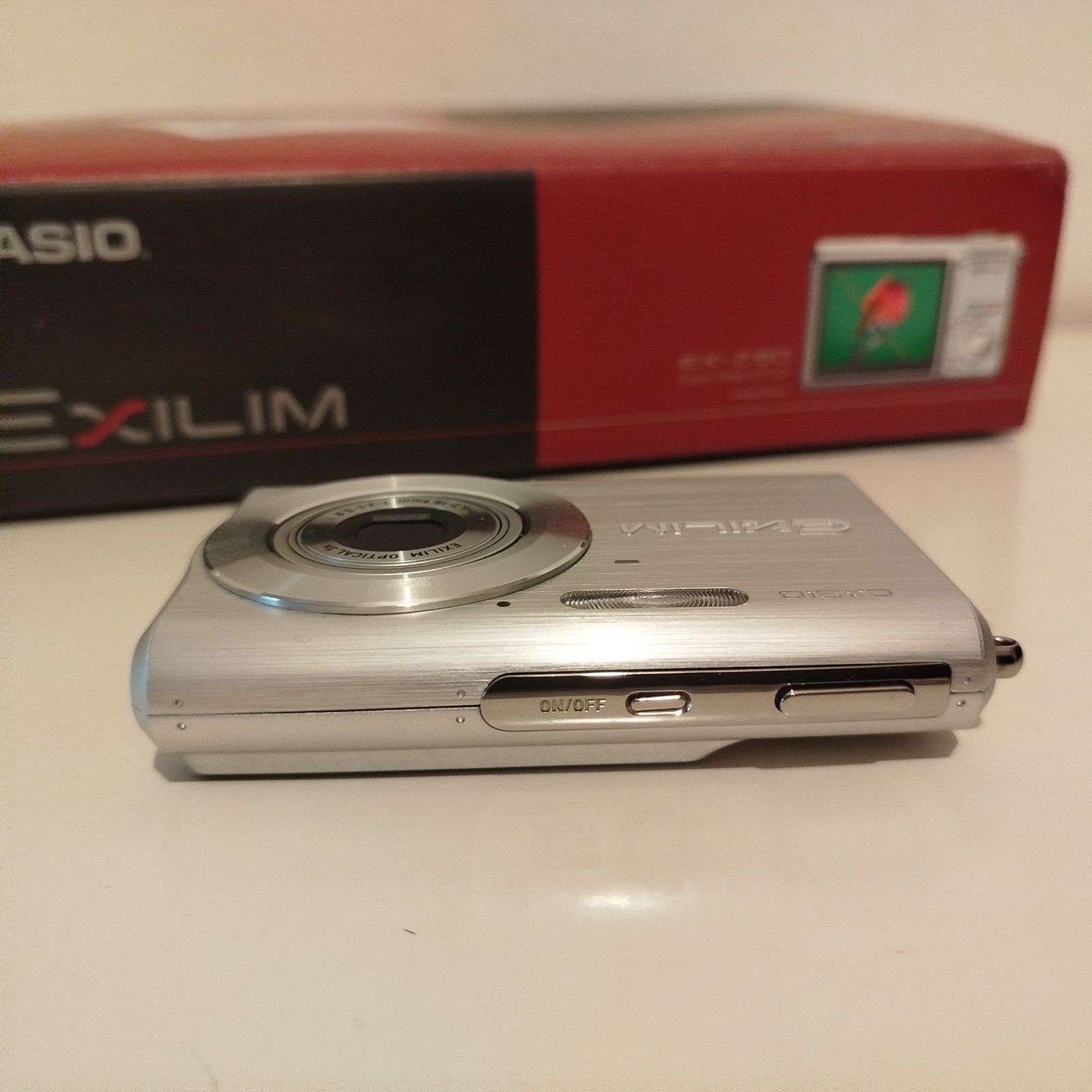 Casio Exilim EX-Z60 Digital Camera Compact Digital Camera 6.0 Pixel Box