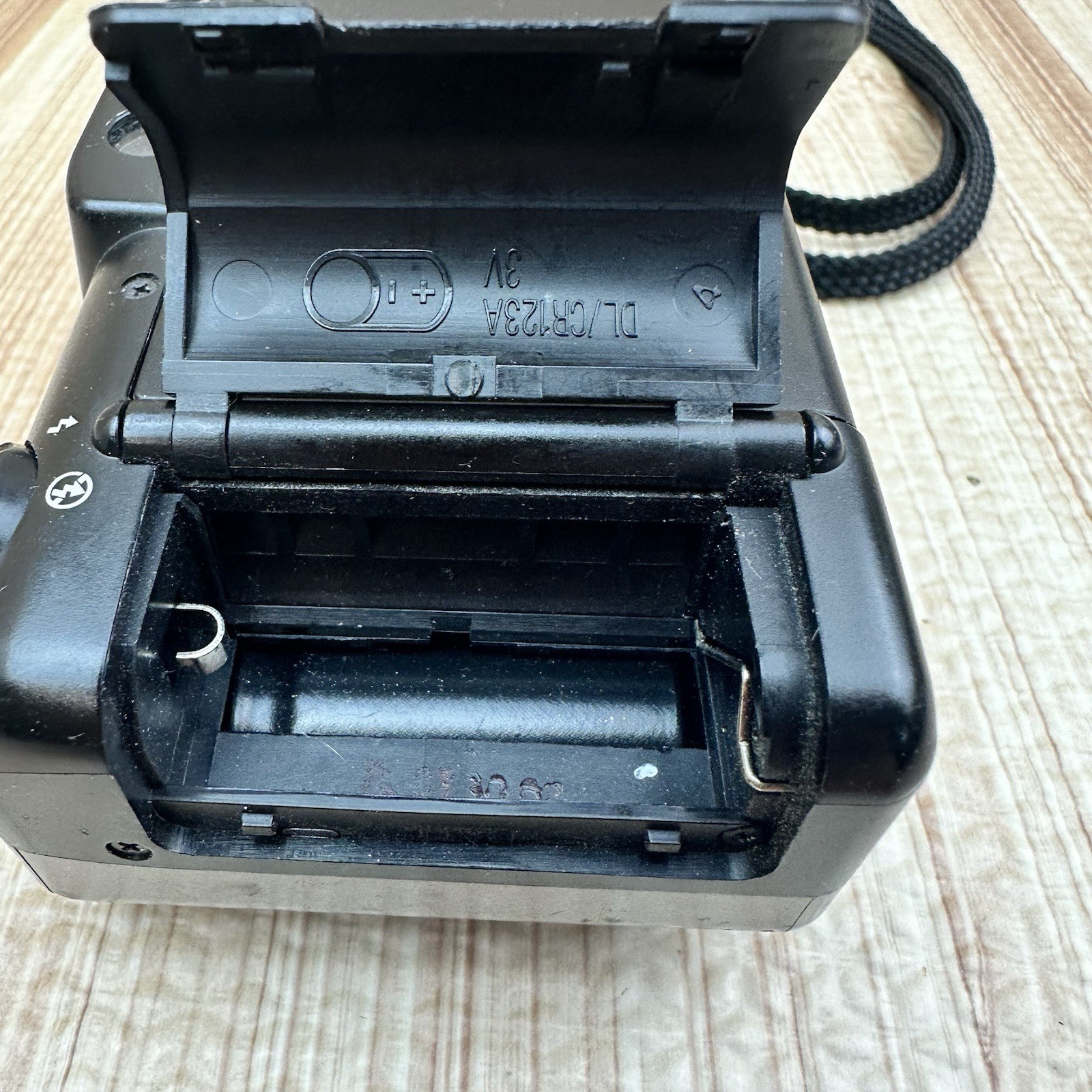 Canon Sure Shot 105 Zoom 35mm Film Camera 38-105mm SAF Taiwan