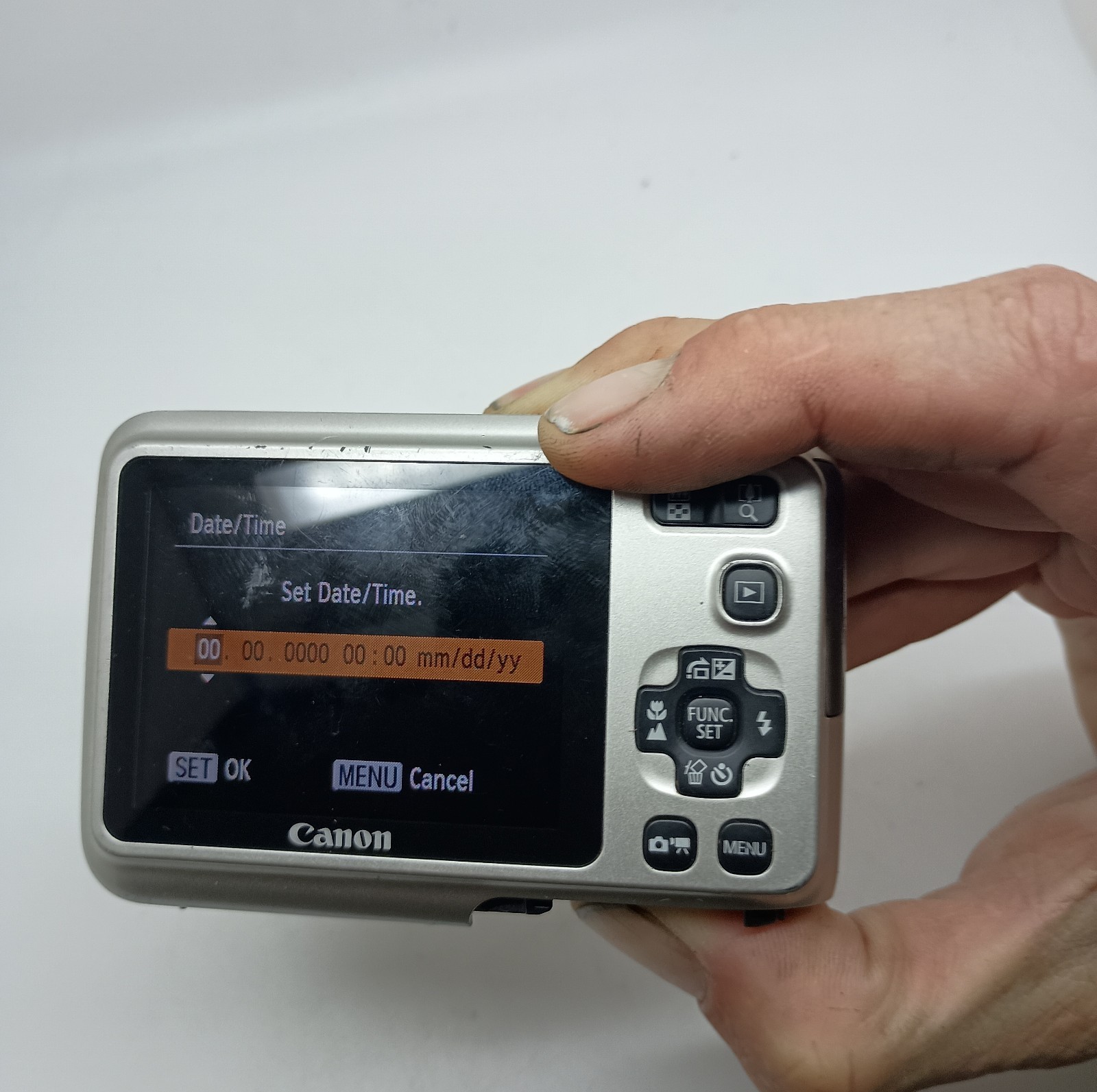 #AH) Canon PowerShot A495 Silver 10.0 MP Digital Camera Works Please Read