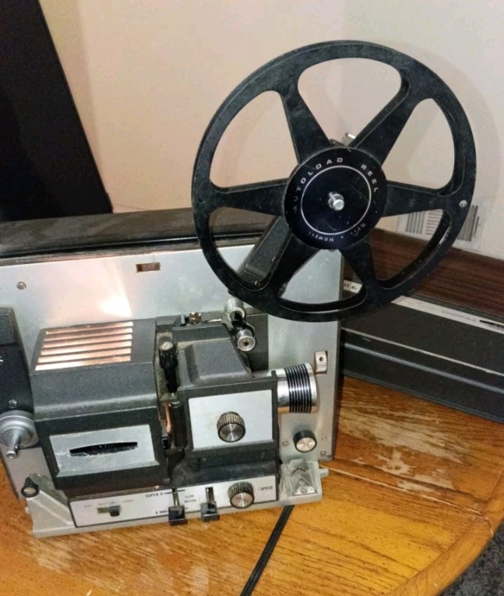 Bell & Howell Autoload 93 8mm/Super 8 Desktop Projector 1200lm Portable