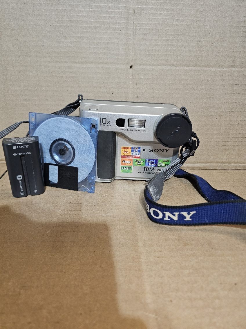 Sony MVC-FD75 FD MAVICA Digital Still Camera UNTESTED PARTS ONLY Incl Battery