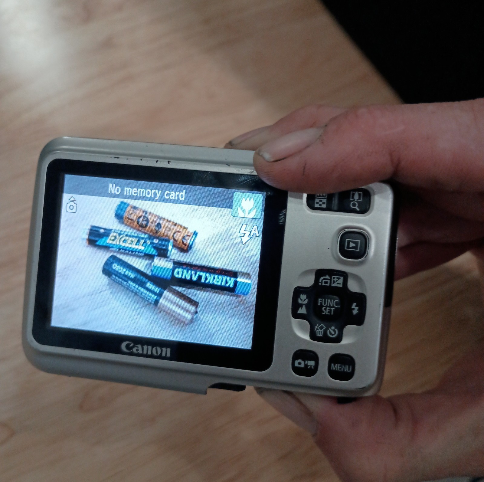 #AH) Canon PowerShot A495 Silver 10.0 MP Digital Camera Works Please Read