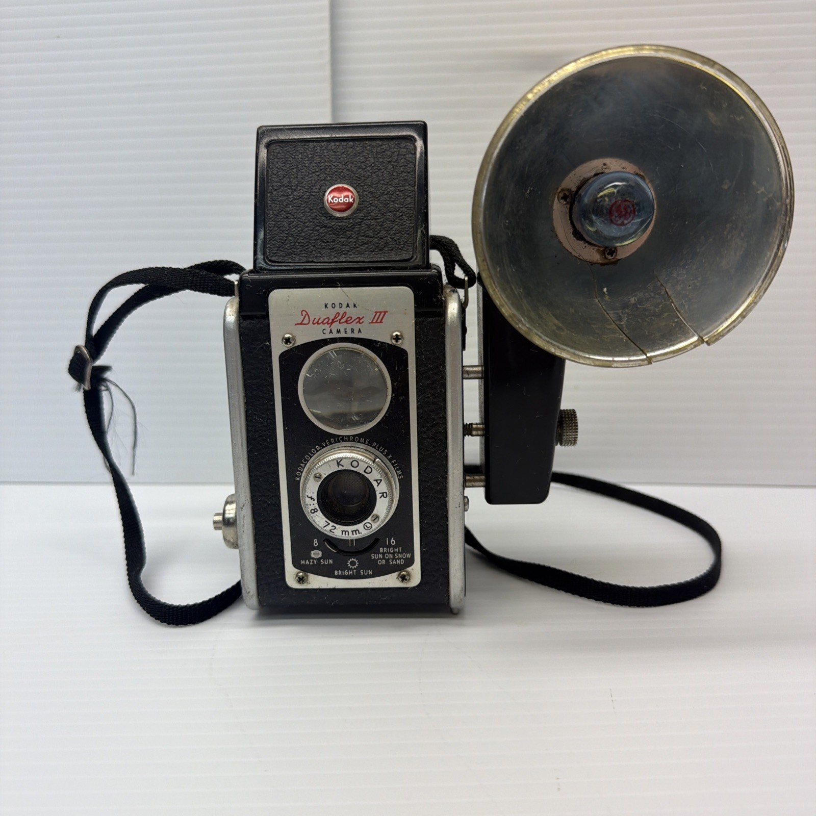 VINTAGE 1950s KODAK DUAFLEX III CAMERA w/ FLASH & BULB Untested Shutter Works