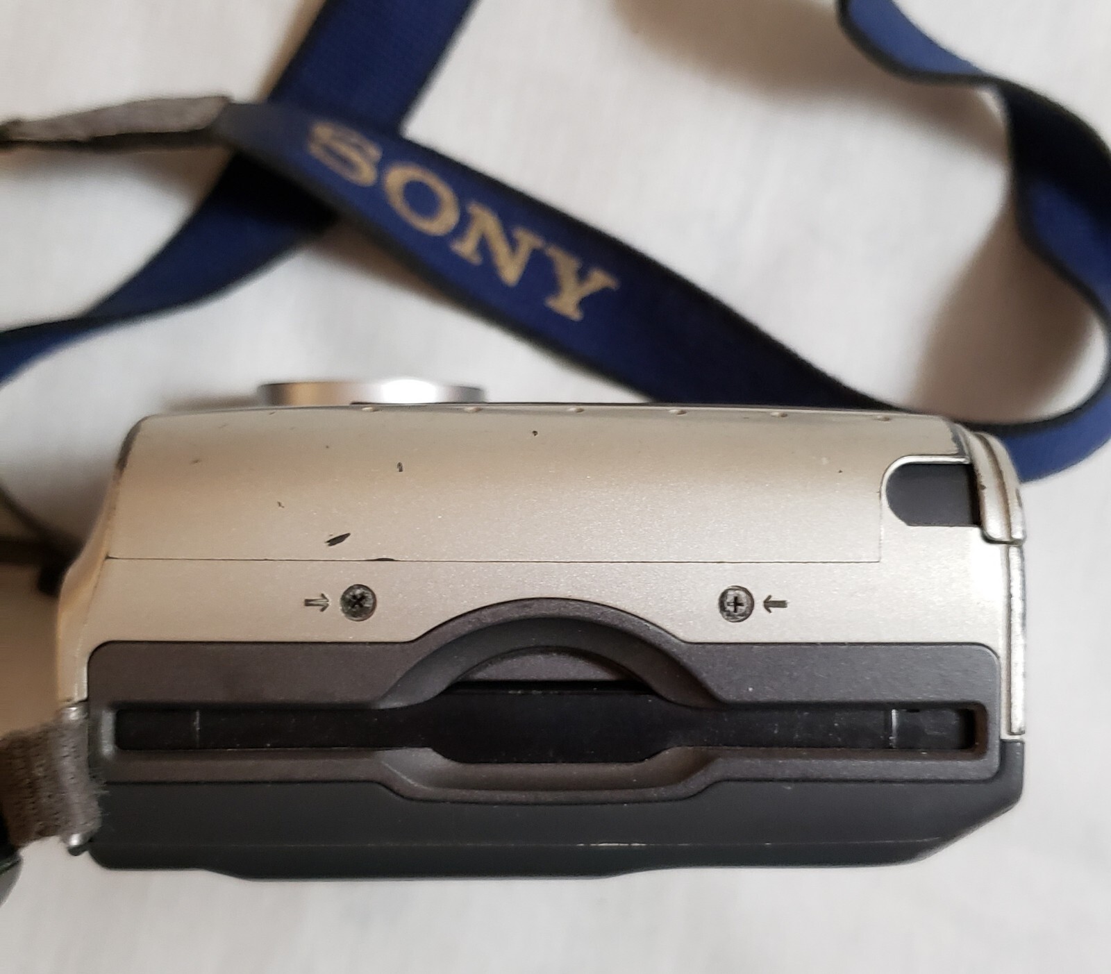 Sony Mavica MVC-FD75 10x Zoom Digital Still Camera Silver UNTESTED Floppy Disk