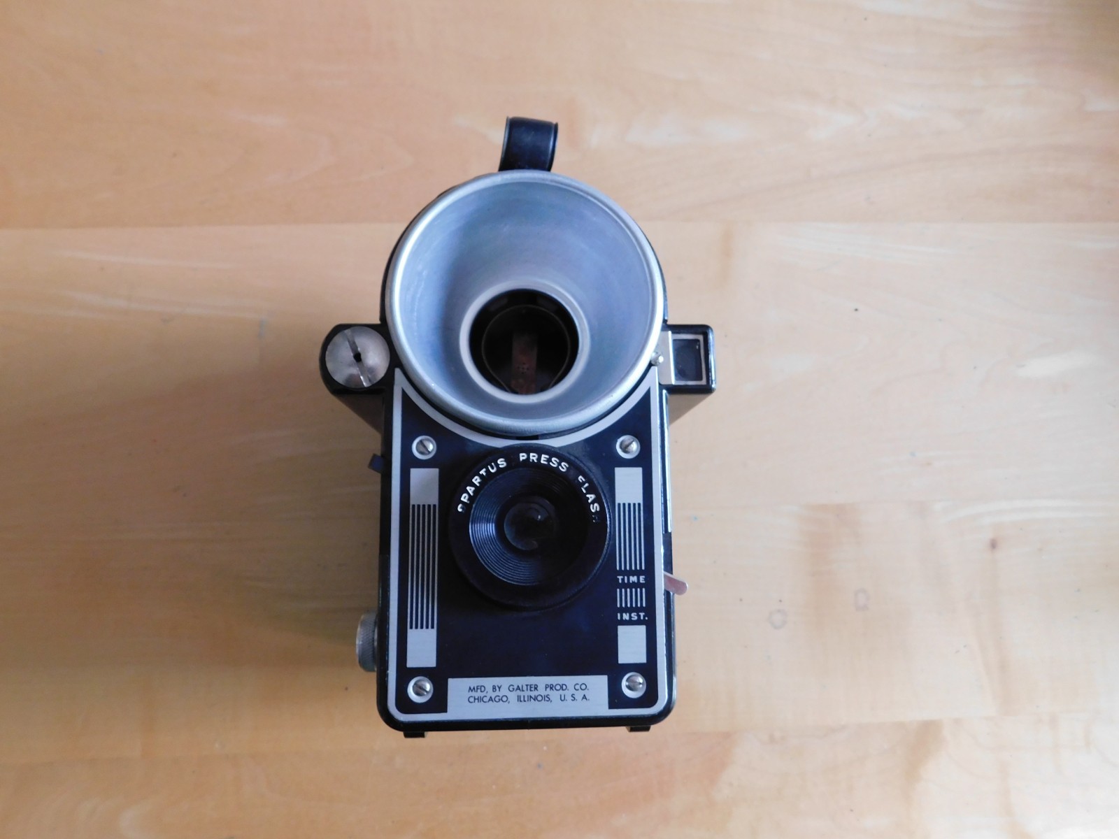 VINTAGE EARLY 1950s SPARTUS PRESS FLASH CAMERA CLEAN