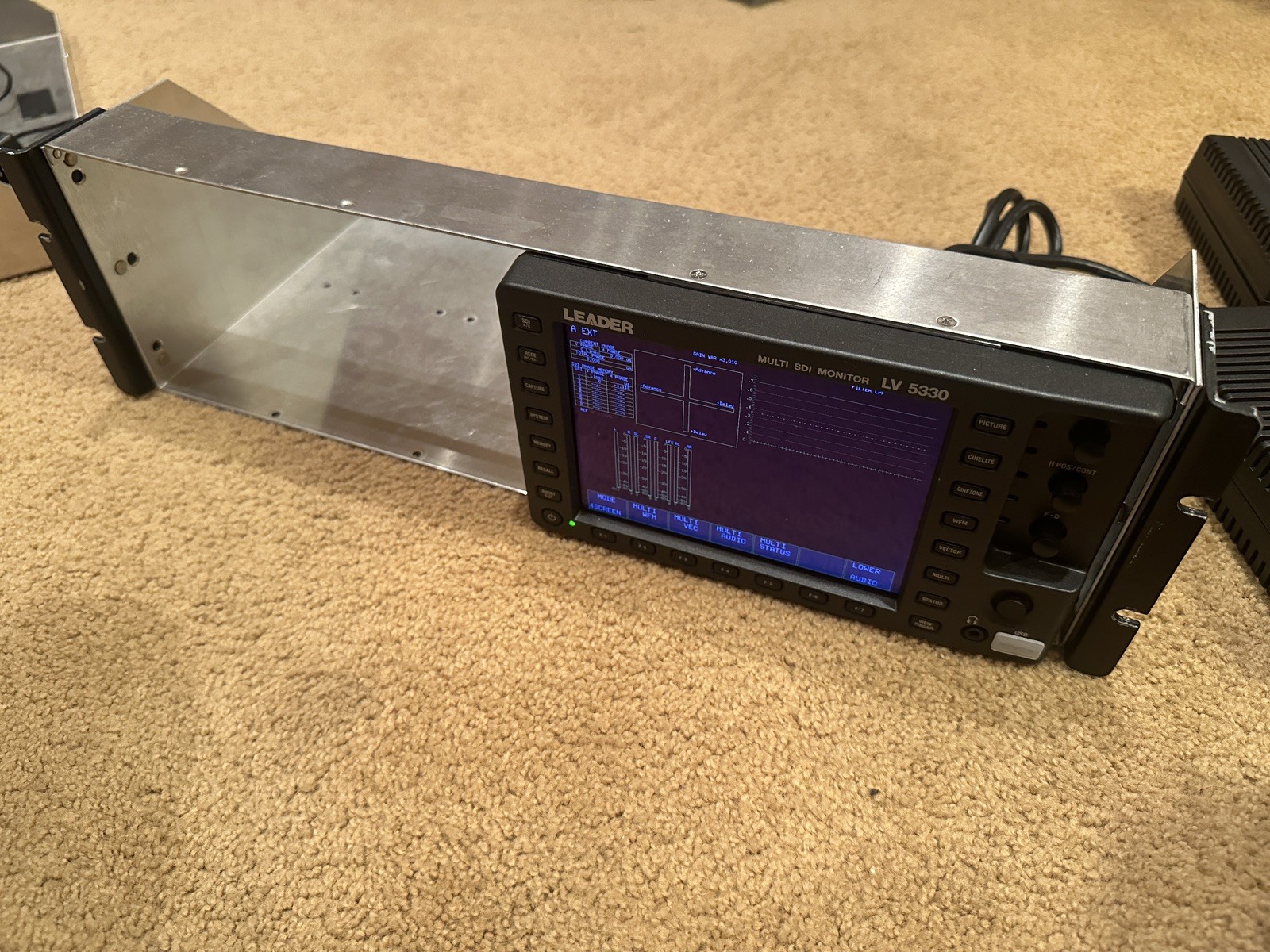 Leader Portable Multi HD / SDI Monitor LV 5330 – no scratches – pristine