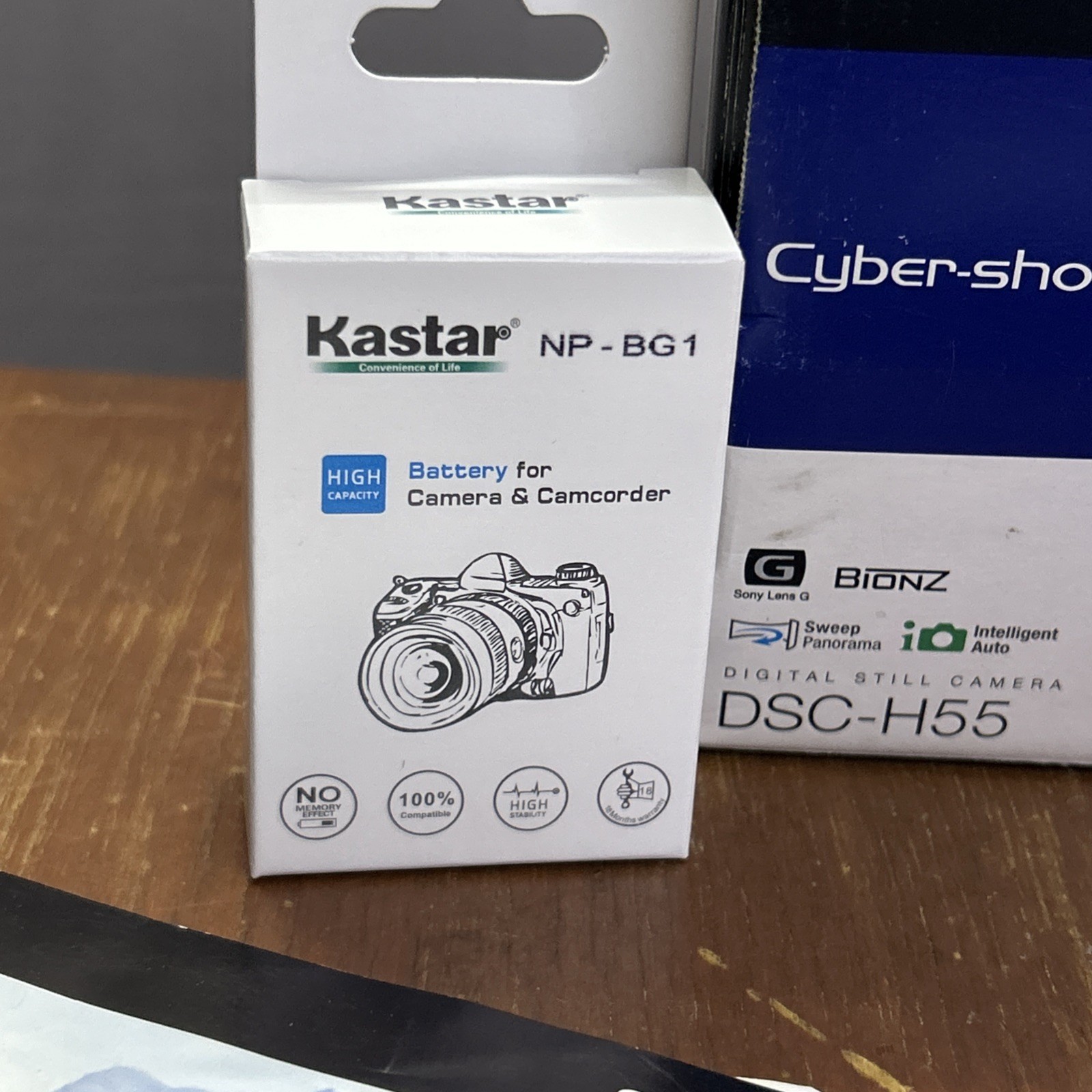 Sony Cyber-Shot DSC-H55 14.1 MP 10x Zoom Digital Camera 3 Batteries Charger Work