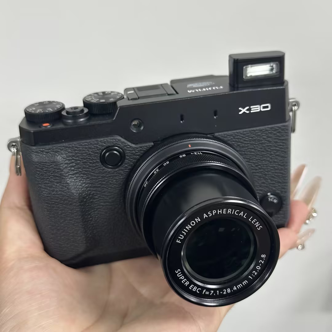 Fujifilm Fuji FinePix X30 12.0MP Digital Camera Black English Language-95%new