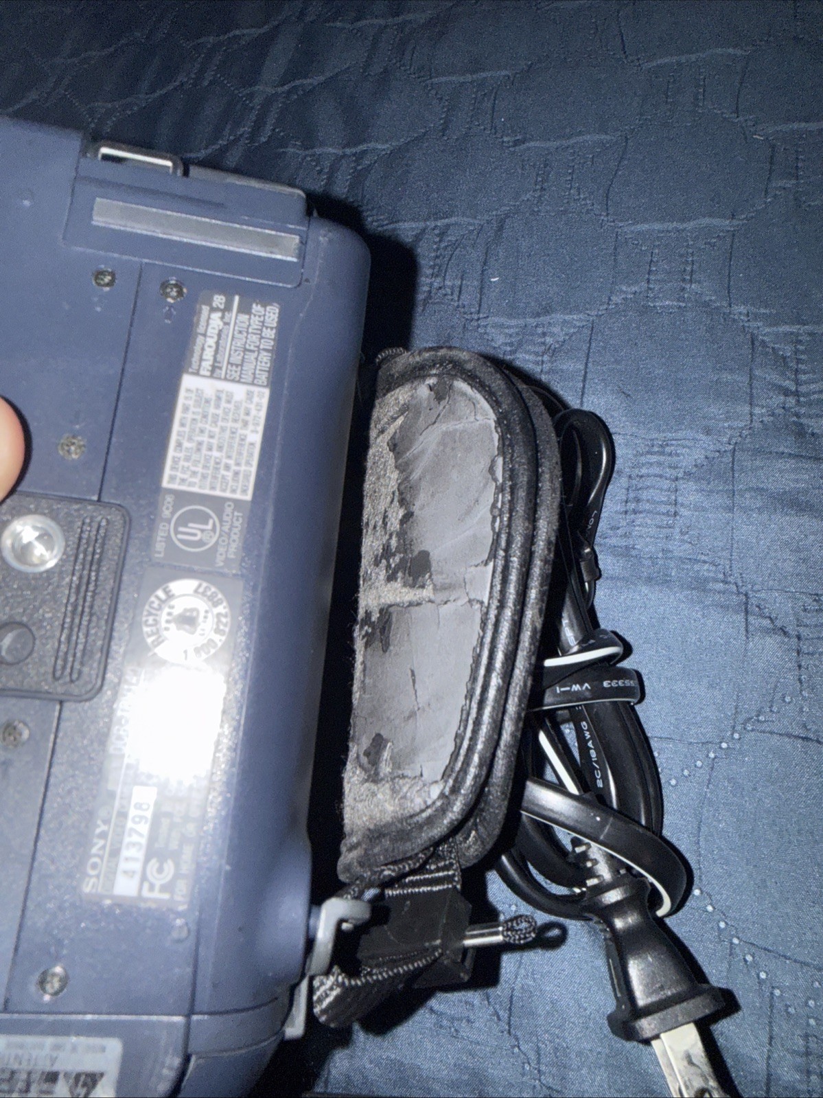 Sony Handycam DCR-TRV140 NTSC Digital 8 w/Nightshot – TESTED W/ Adapter Charger