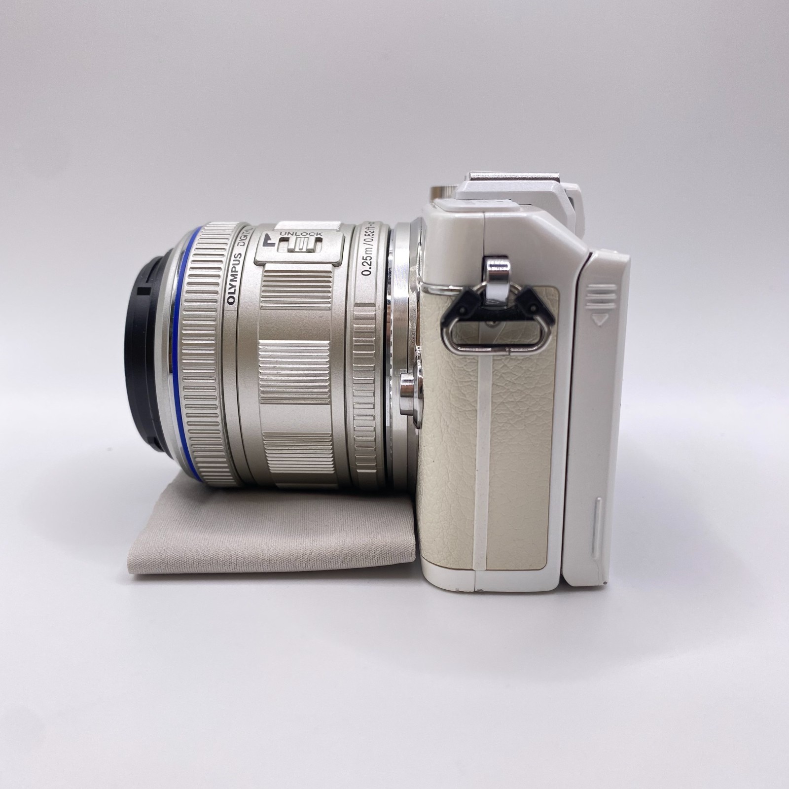 N.MINT OLYMPUS PEN Lite E-PL7 Mirrorless White Camera M.Zuiko 14-42mm From Japan