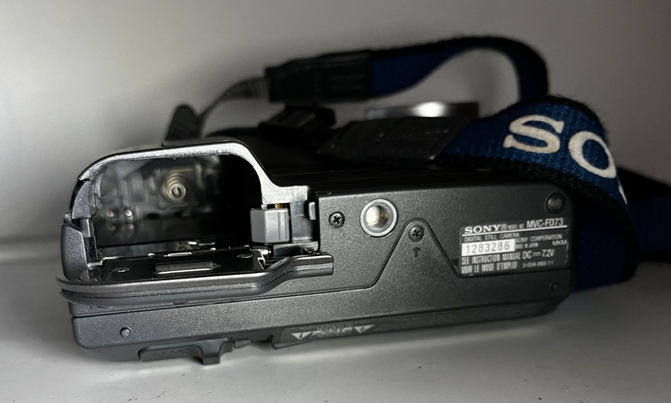 Sony MVC-FD73 Mavica Floppy Disk Digital Camera 10x Optical Zoom