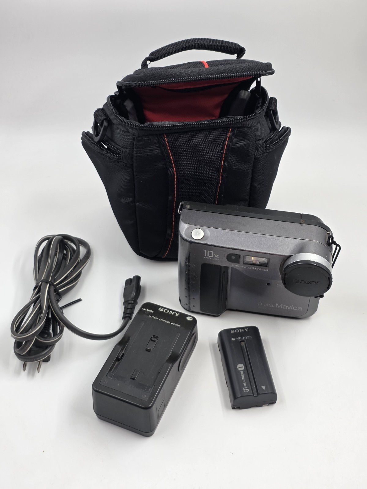 Sony Mavica MVC-FD73 Digital Camera 10x Optical Zoom Battery, Charger, Case