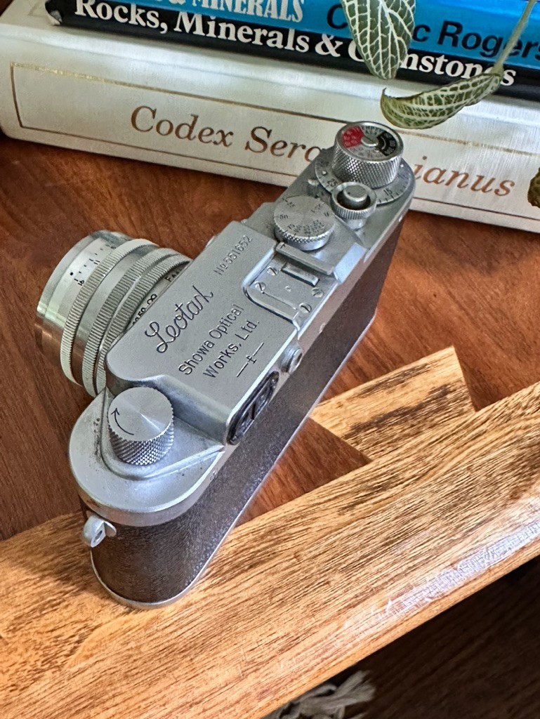 Leotax f, Showa Optical Works, Ltd. Rangefinder Camera w/ 50mm f/2 Topcor Lens