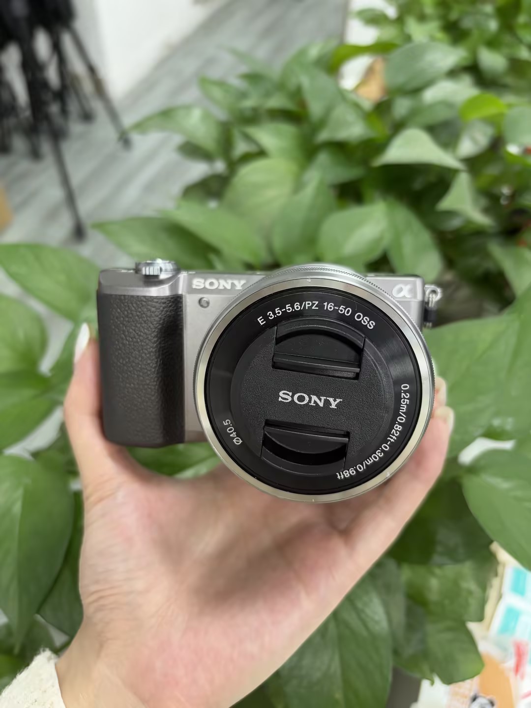Sony Alpha a5100 24.3MP Mirrorless Digital Camera w/16-50mm Lens excellent