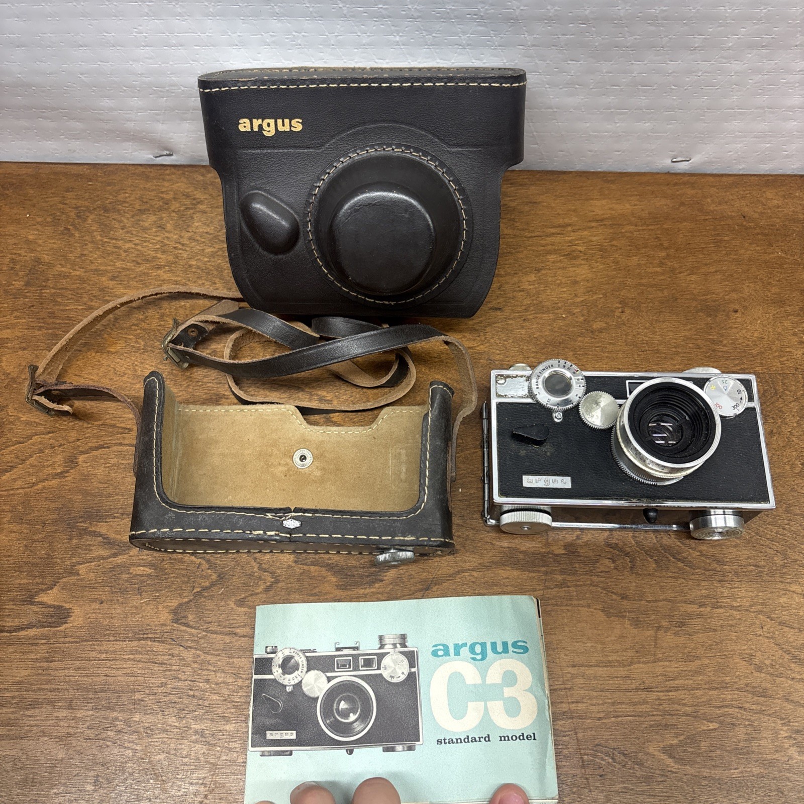 Vintage – 1940’s Argus Cintar C3, 50mm F3.5 Film Camera, with Case And Manual