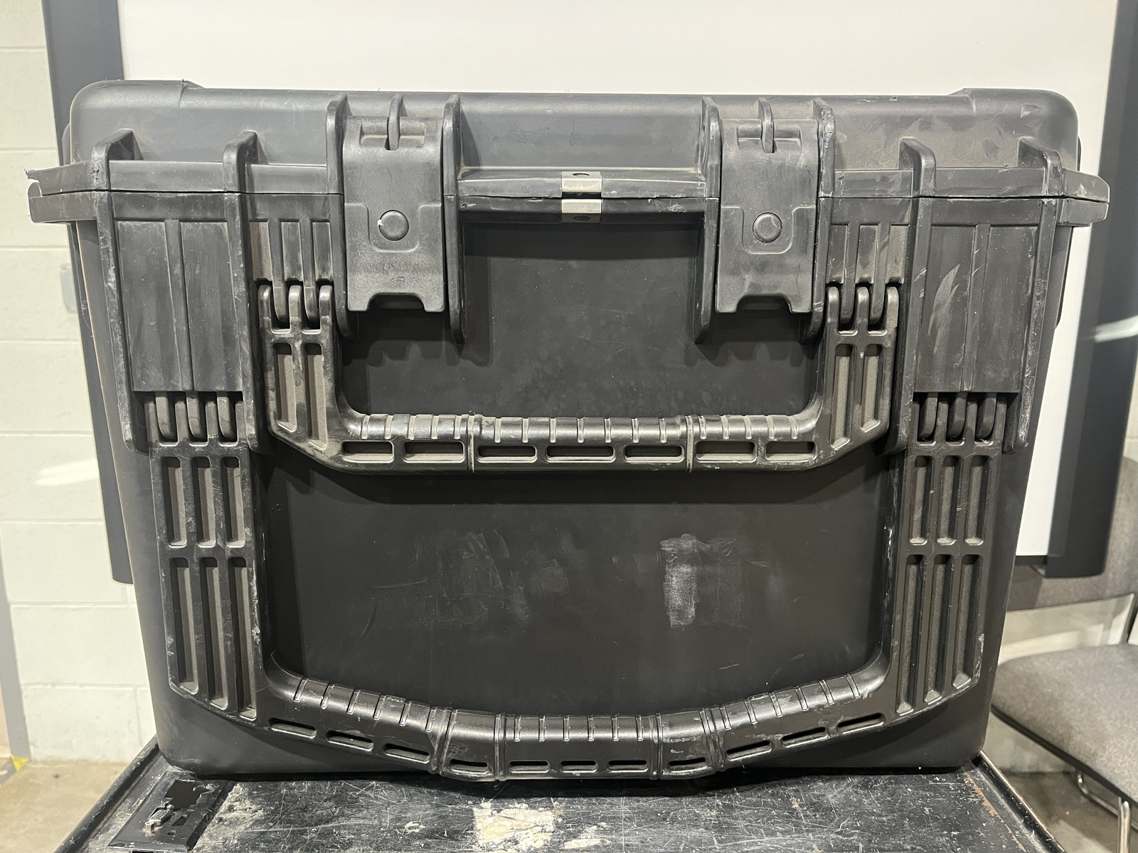 SKB iSeries 3021-18 Waterproof Storage Case Exterior Dimensions 33×23.5×18.75