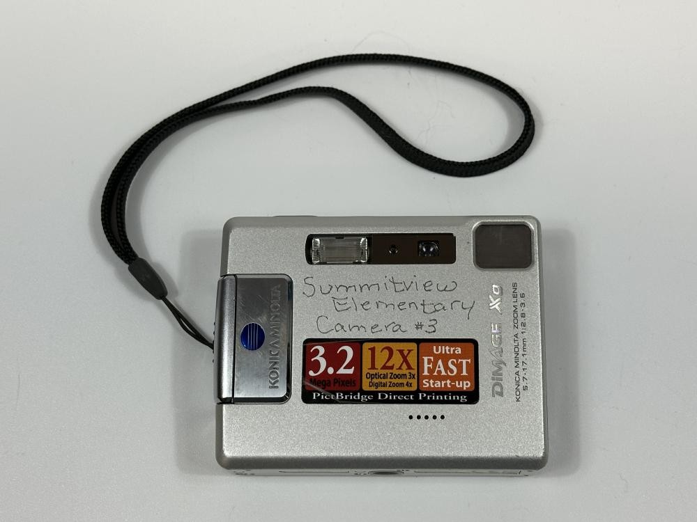 Konica Minolta DiMAGE Xg Silver (N/A) – Broken