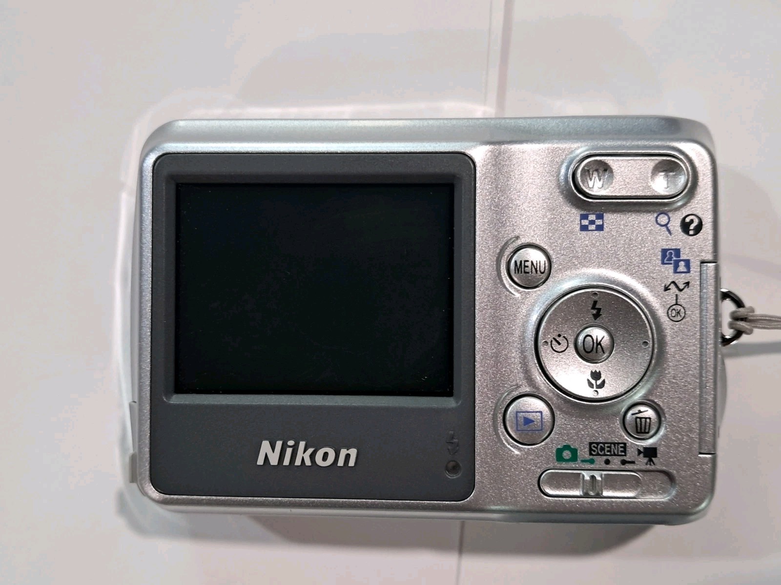 Nikon Coolpix L3 5.1MP Digital Camera Silver w/ Wrist Strap & Lowepro Case