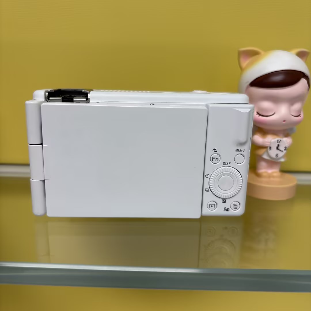 Sony ZV-1F Vlog Camera for Content Creators and Vloggers 95% New