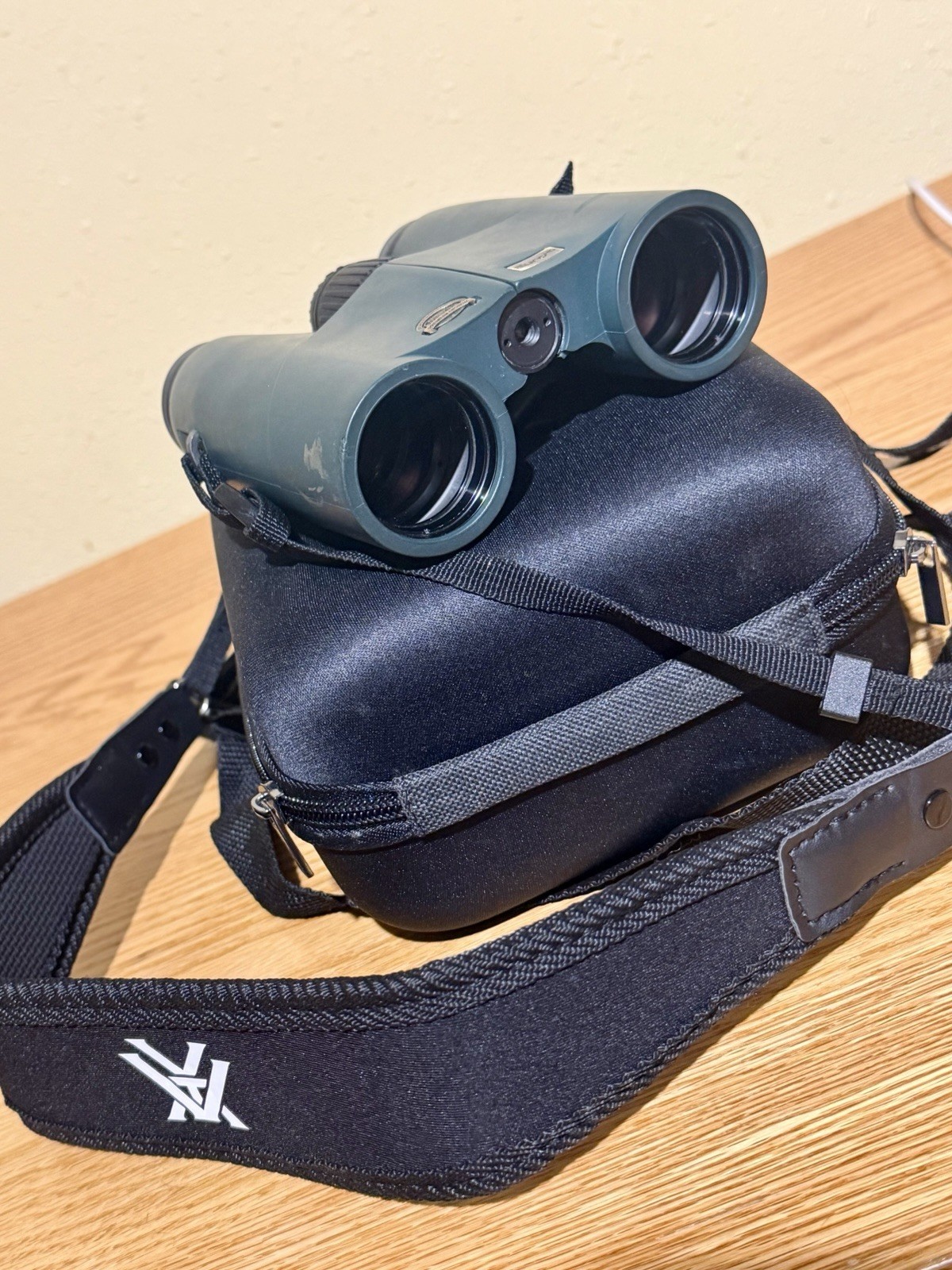 Cabela’s Euro HD 10×32 Compact Roof Prism Binoculars Fully Multi-Coated, Green