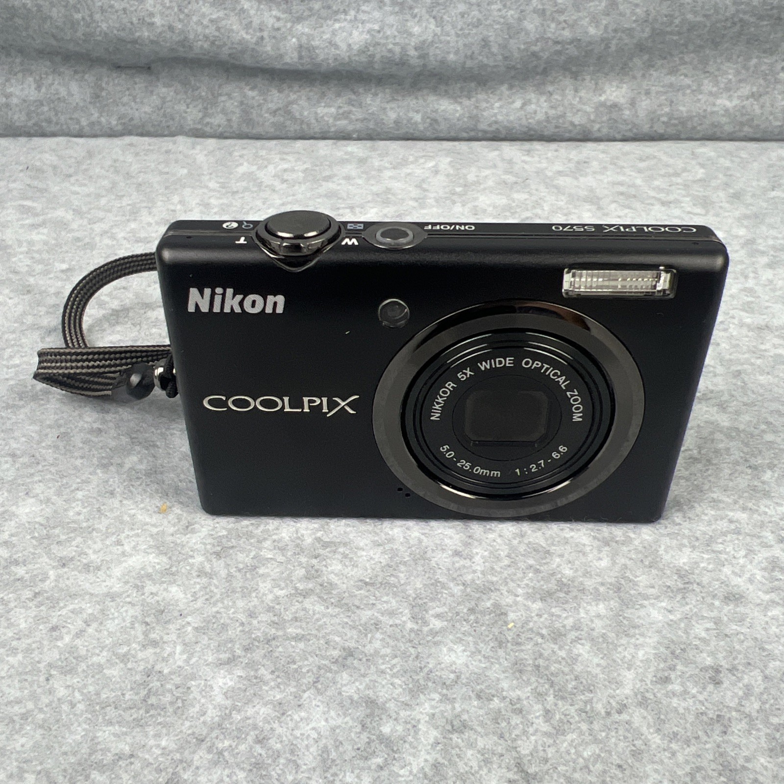 Nikon COOLPIX S570 12MP Digital Camera Tested Working Battery Charger SD Card
