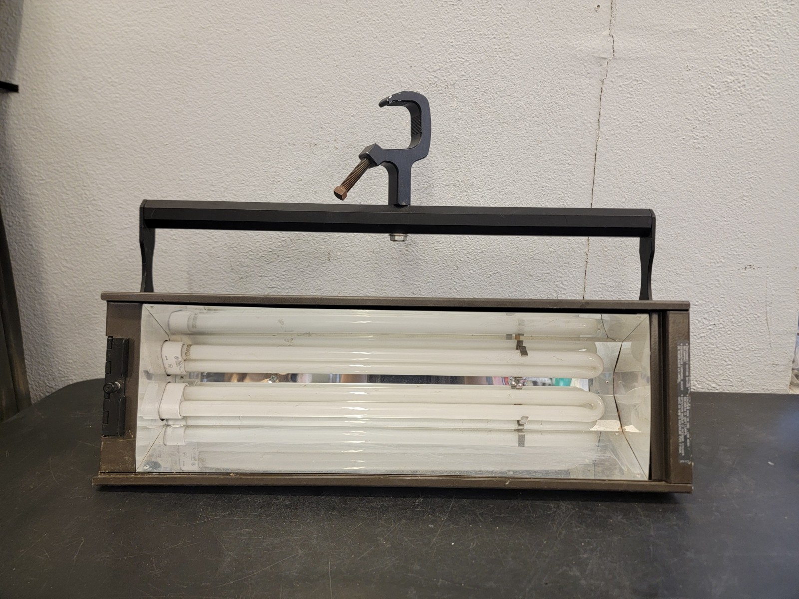 Brightline 1.2N 120V Studio Light Fixture Tested Working 👁