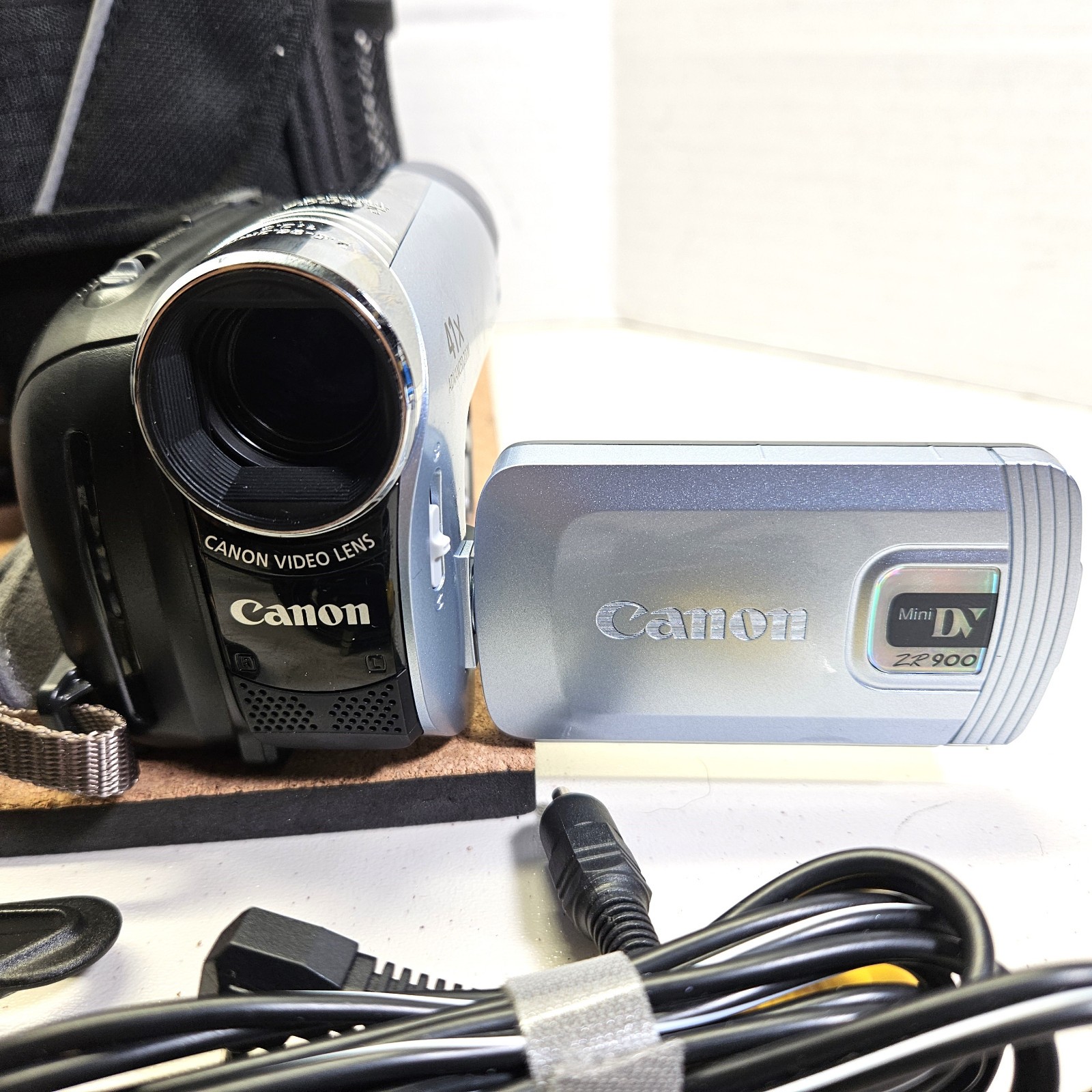 Canon ZR900 ZR900A MiniDv Stereo Camcorder VCR Player Video Transfer Bundle