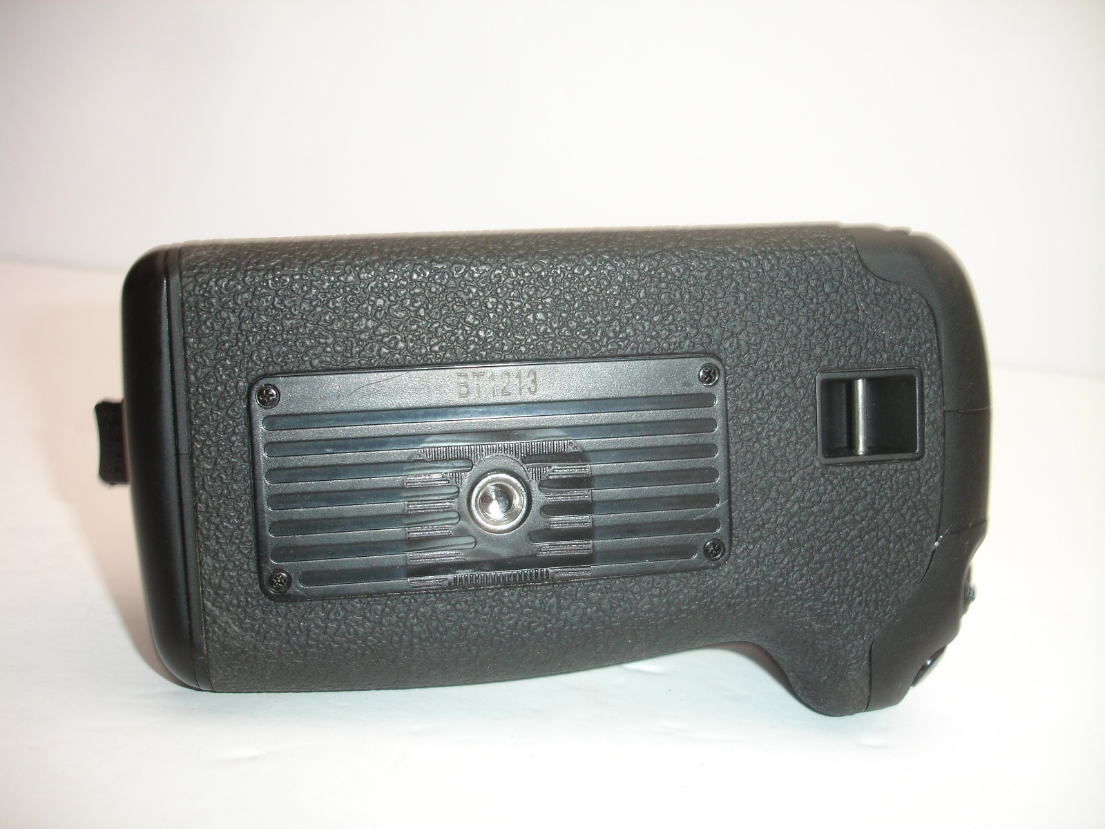 VELLO Vertical Battery Grip for Canon 60D ( Requires Battery ) BG-C6