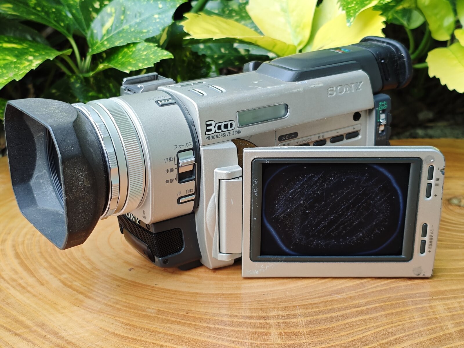 1044882 Sony DCR-TRV900 MiniDV Camcorder NTSC For Parts/Repair