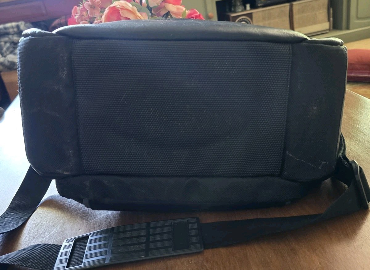 Panasonic Palmcorder Vhsc Camcorder 300x Digital 26x Zoom Lens Untested With Bag