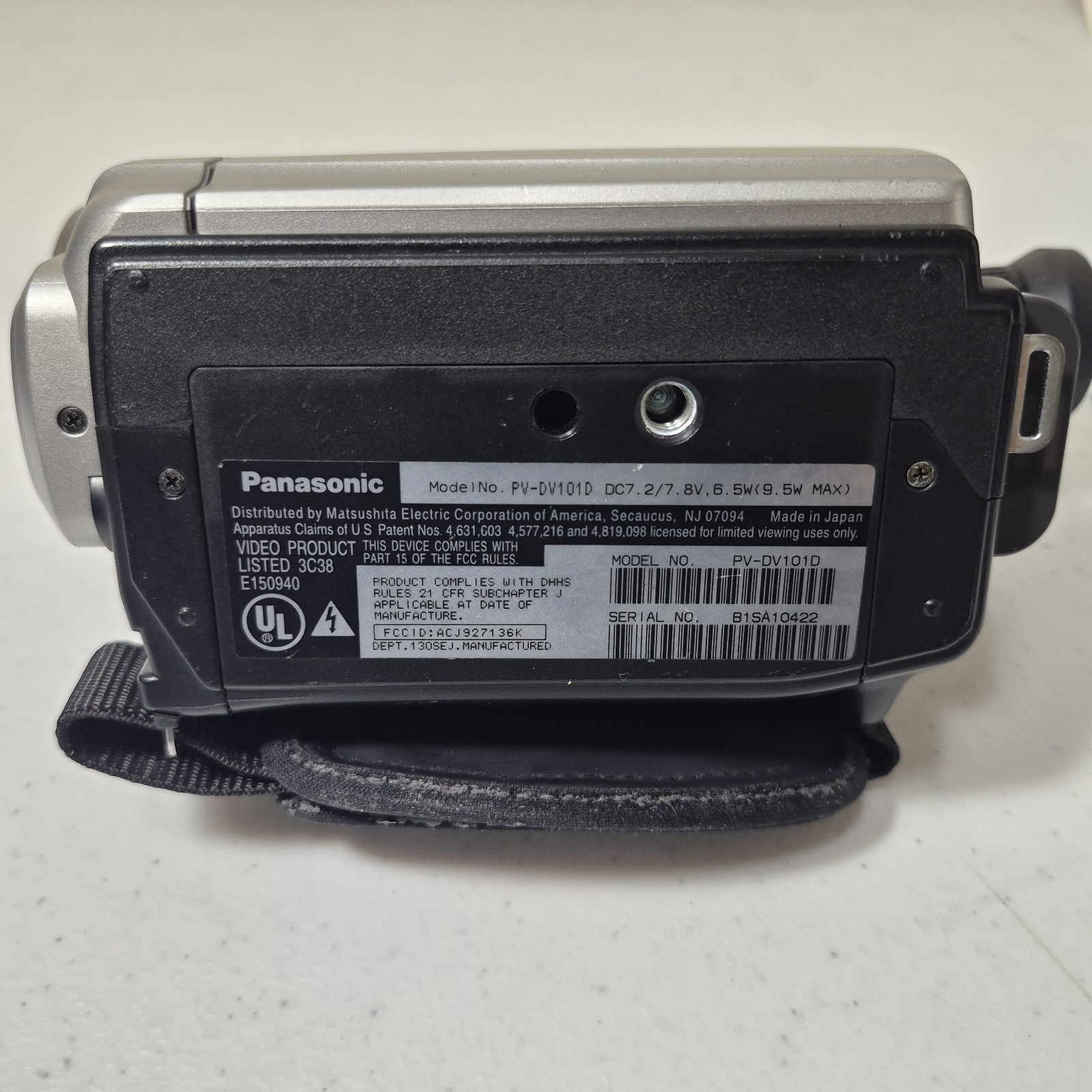 Panasonic PV-DV101D 2.5″ Screen 300x Digital Zoom Mini DV Video Palmcorder