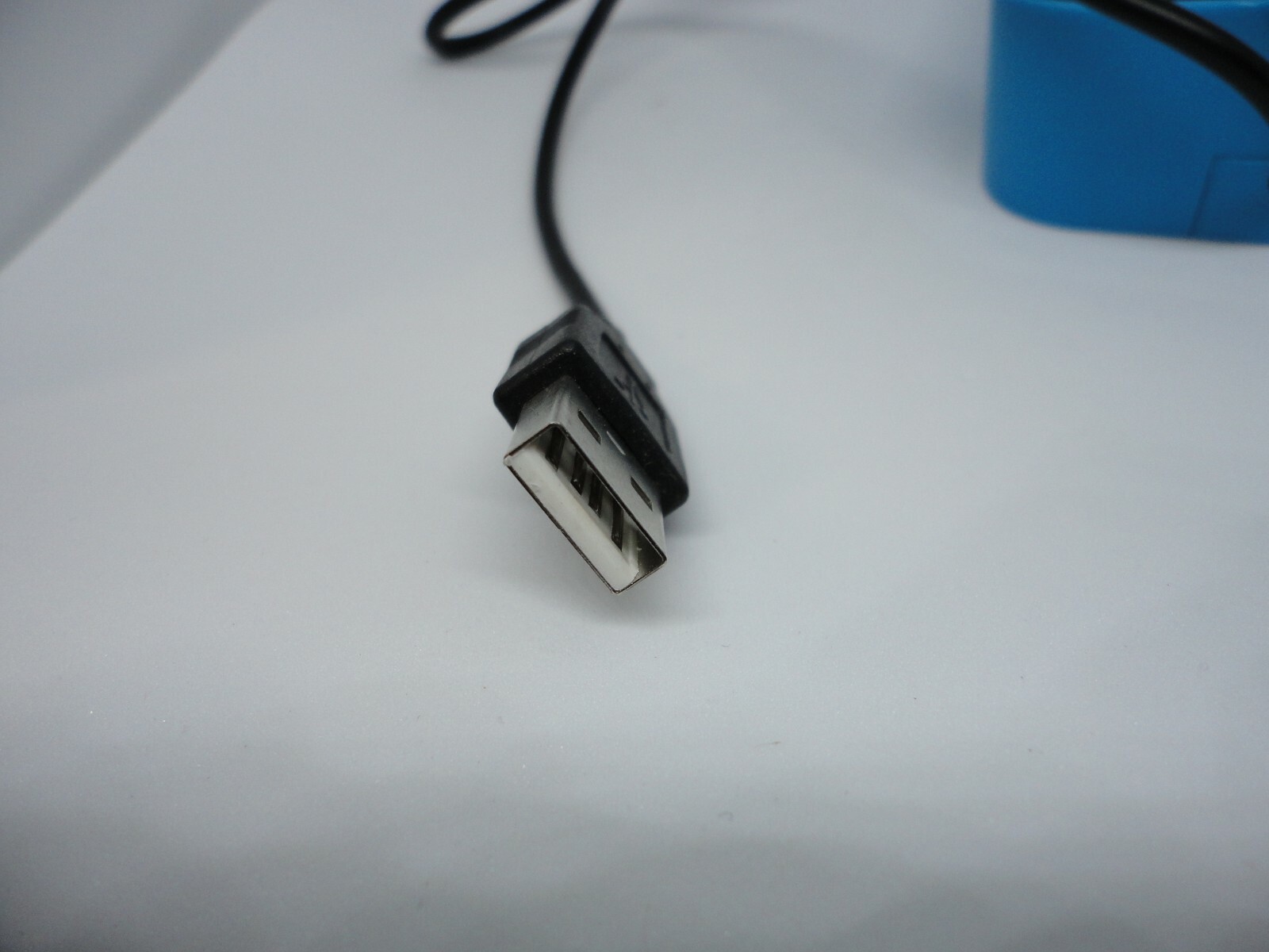 USED All In One 3 Ports USB Hub Card Reader Writer Square Cube Box SD Micro +