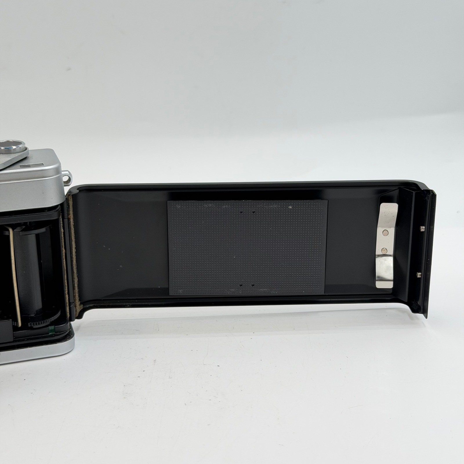 Praktica MTL3 35mm SLR Film Camera with Pentacon Auto 1.8/50 Multi Coating Lens