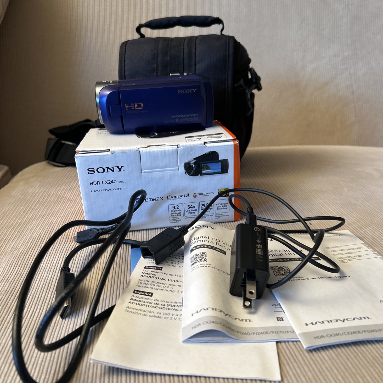 Sony Handycam HDR-CX240 9.2MP 54x Zoom Blue Digital Camcorder Tested. Cam bag