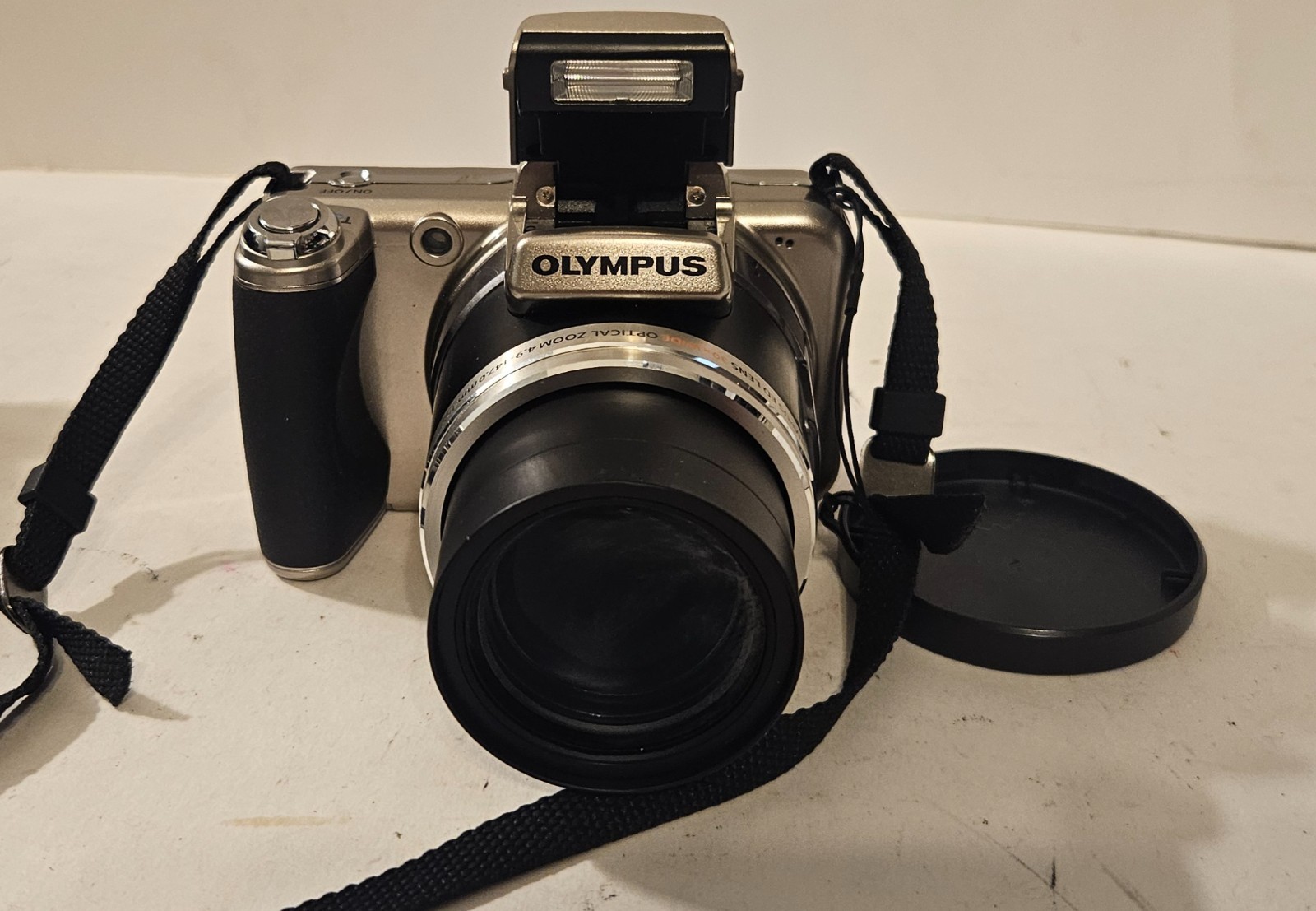 Olympus SP-800UZ 14MP Digital Camera w/ Case. Battery, Charger Strap & SD Card