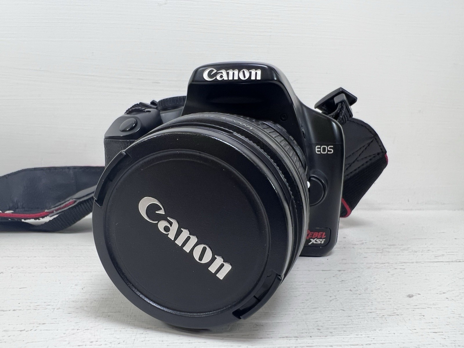 Canon EOS Rebel XSi/450D 12.2MP DSLR w/ EF-S 18-55mm Lens And Case