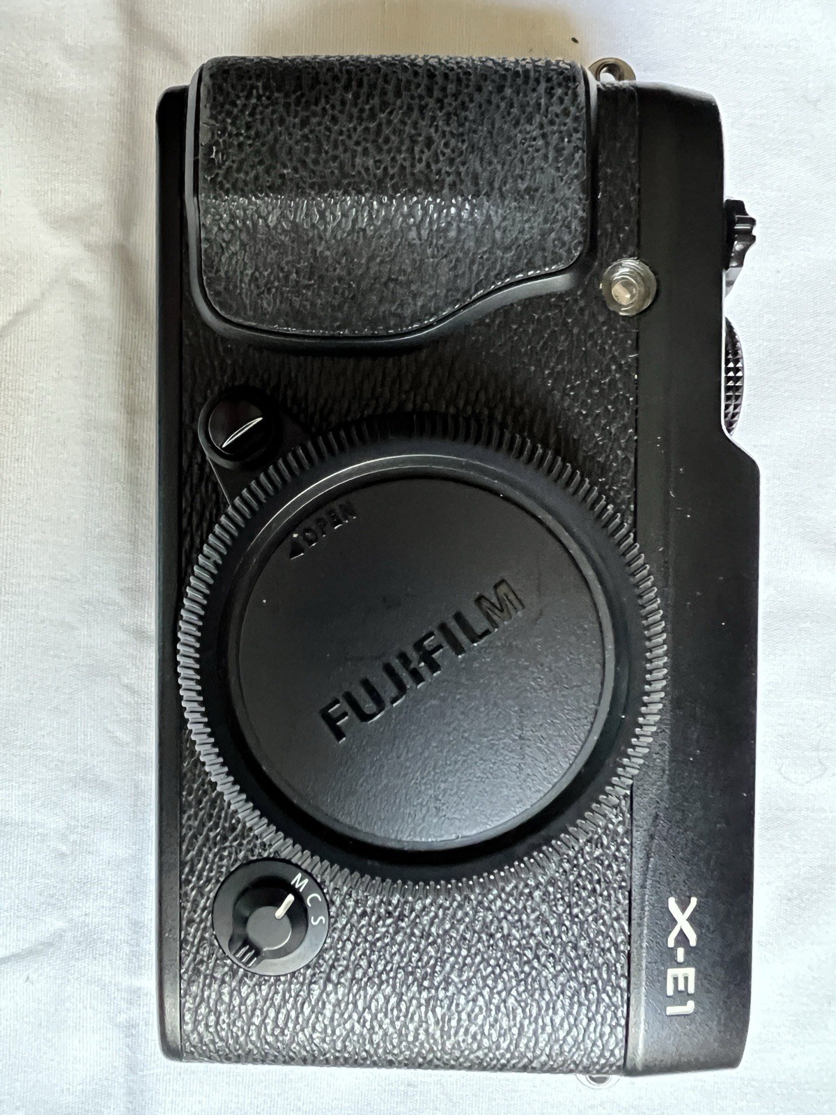 Fujifilm X-E1 Mirrorless Digital Camera Body 16MP, Black
