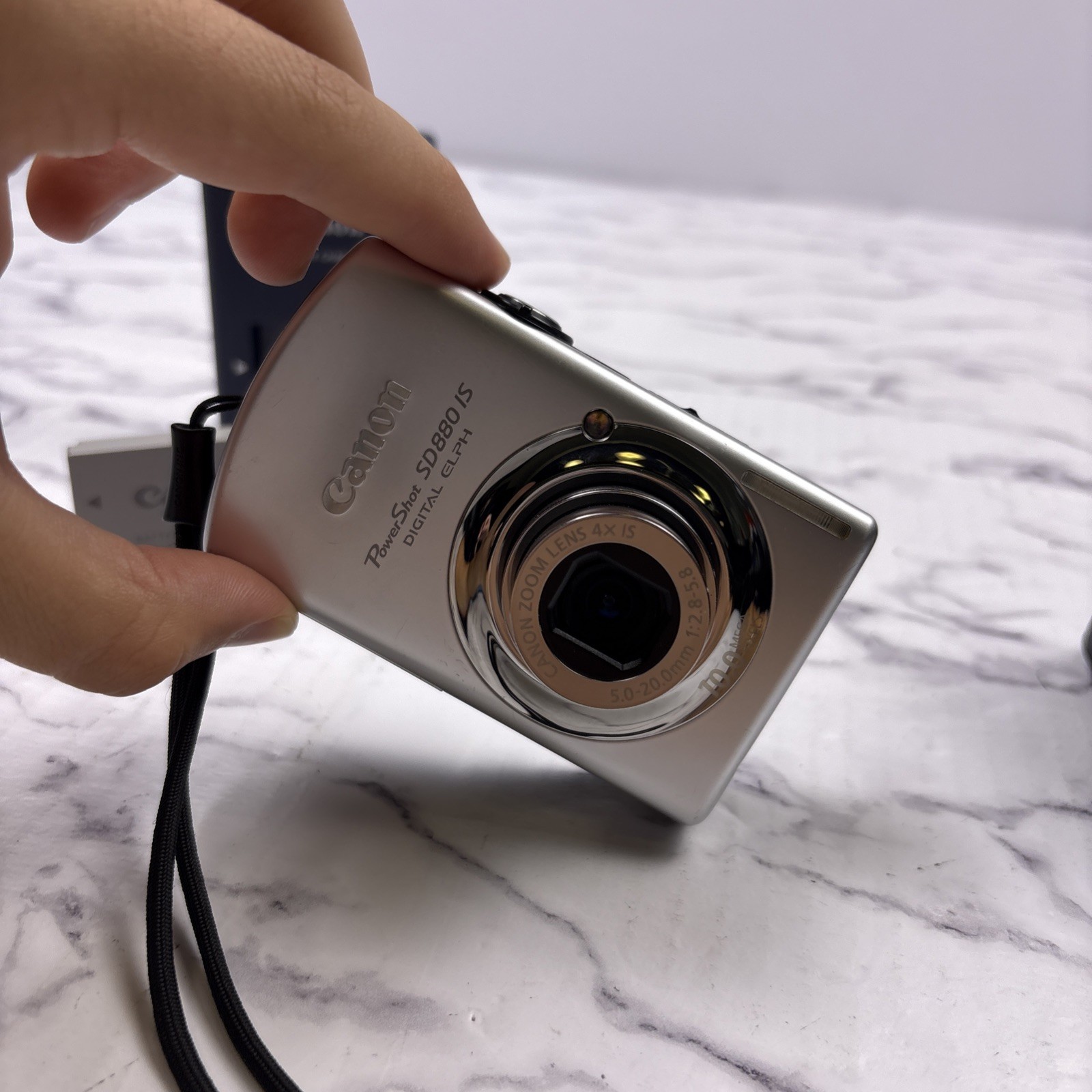 Canon PowerShot SD 880 IS Digital ELPH 10.0MP 4x W 2 Batteries & SD Card Tested