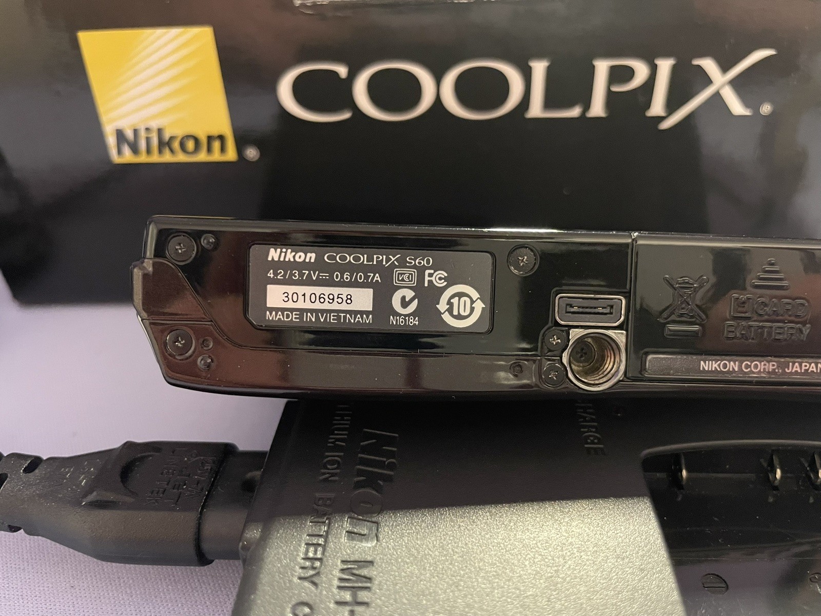 Nikon COOLPIX S60 10.0MP Digital Camera – Burgundy