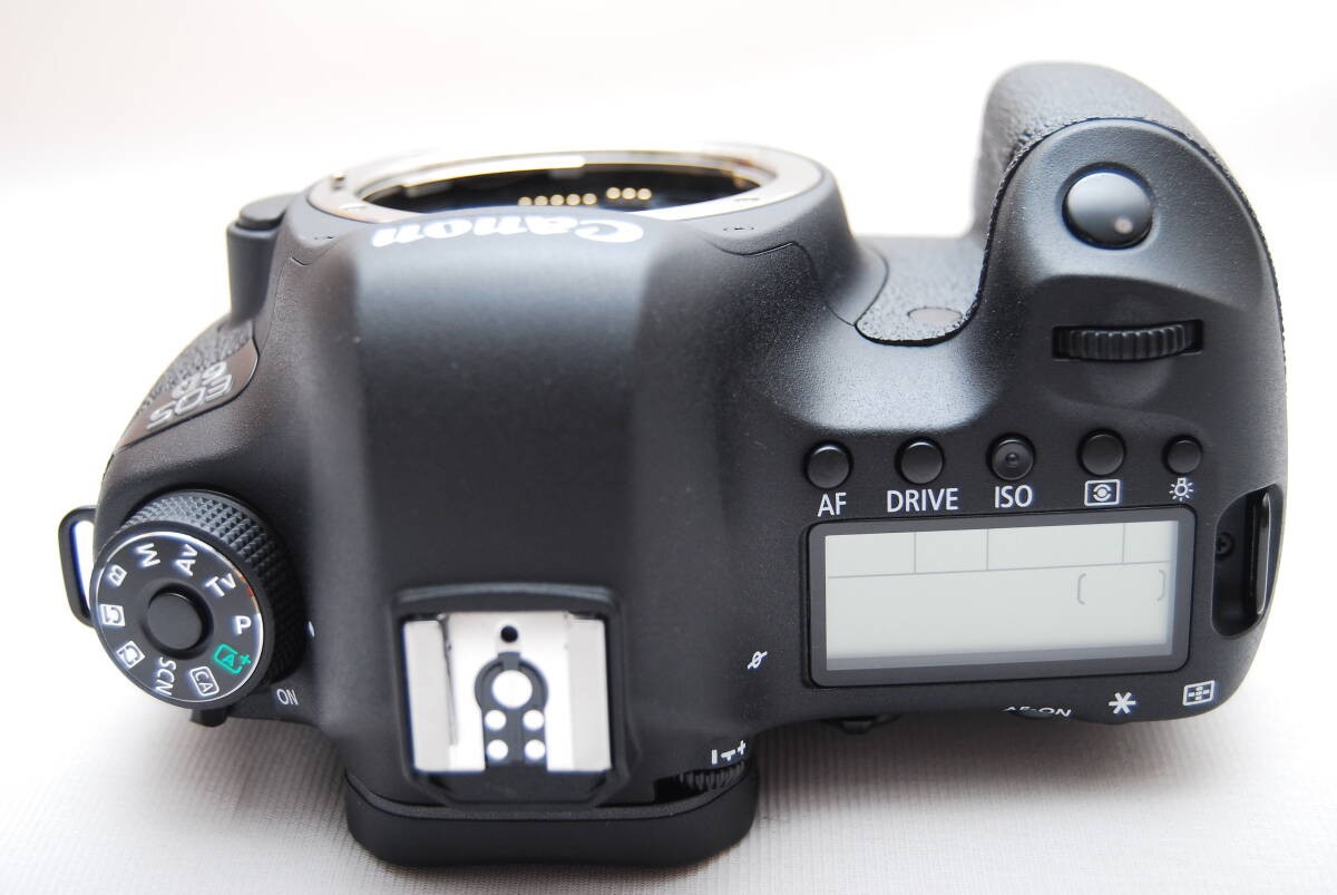Canon EOS 6D 20.2MP Digital SLR Camera Body SC387 w/ Battery Charger From JAPAN