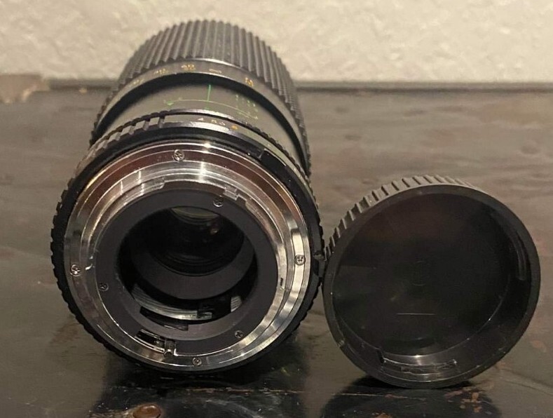 Sears 202 Multi-Coated 1:4.0 f=80-200mm Auto Zoom Lens Canon