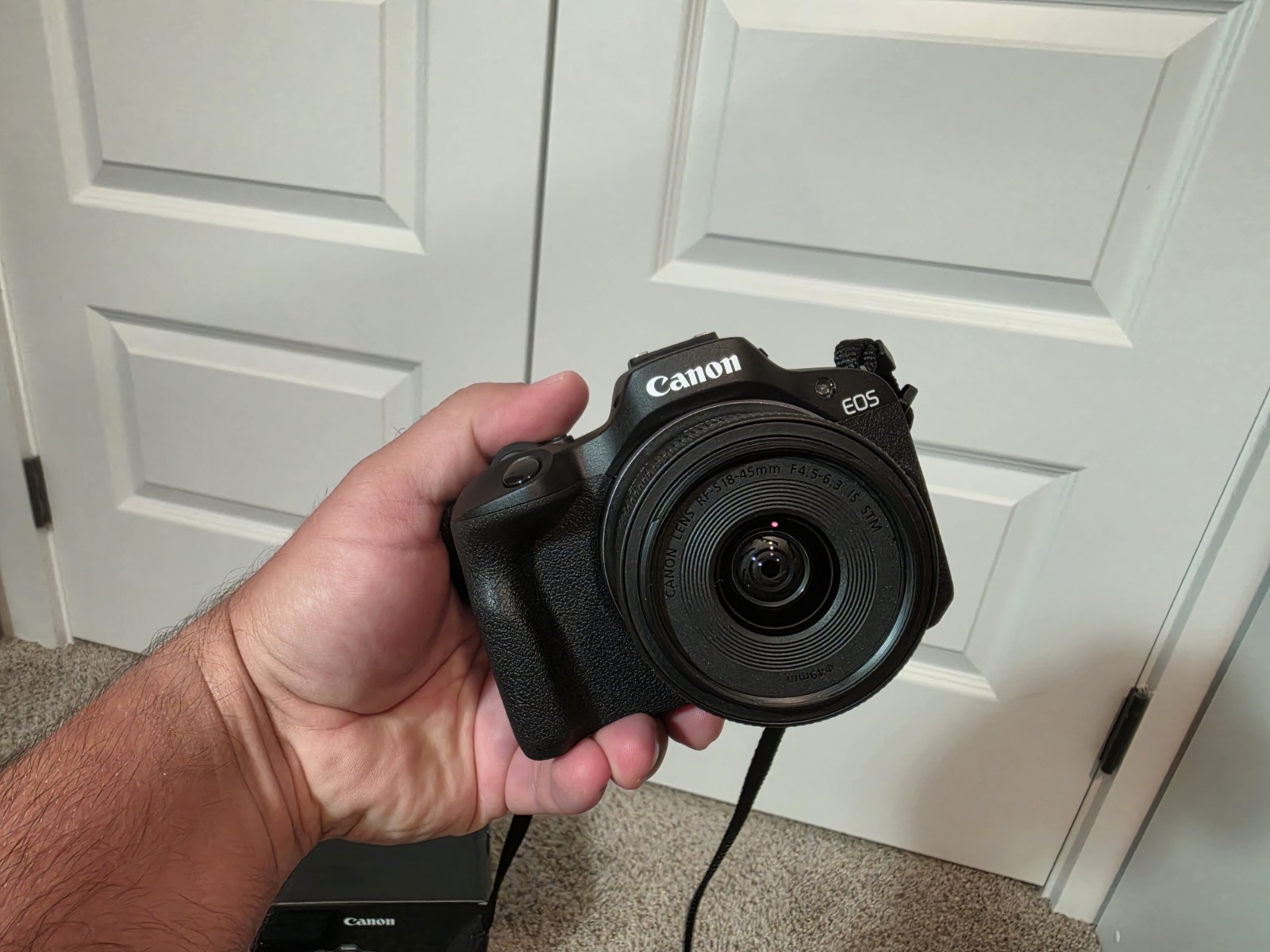 Canon EOS R100 Mirrorless Camera with Kit Lens and Original Box / Low Shutter Ct