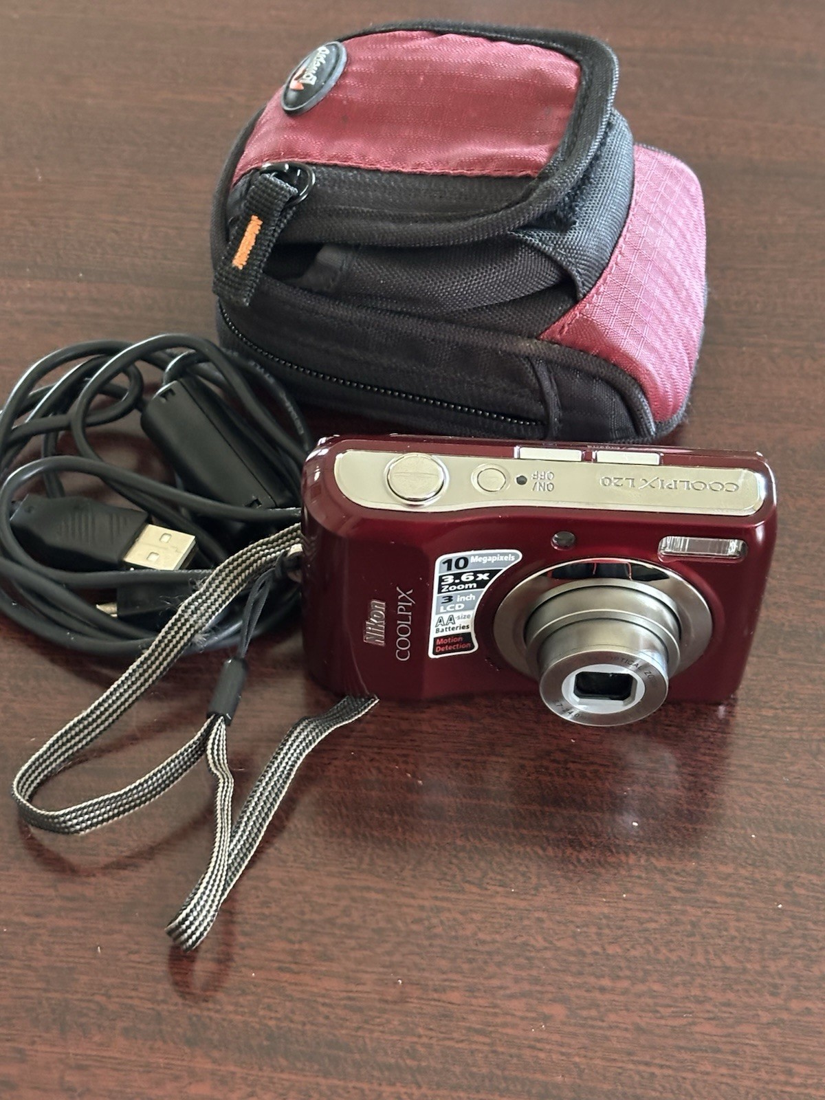 Nikon COOLPIX L20 10MP Compact Camera Red 3.6x Zoom 3in LCD Case Bundle