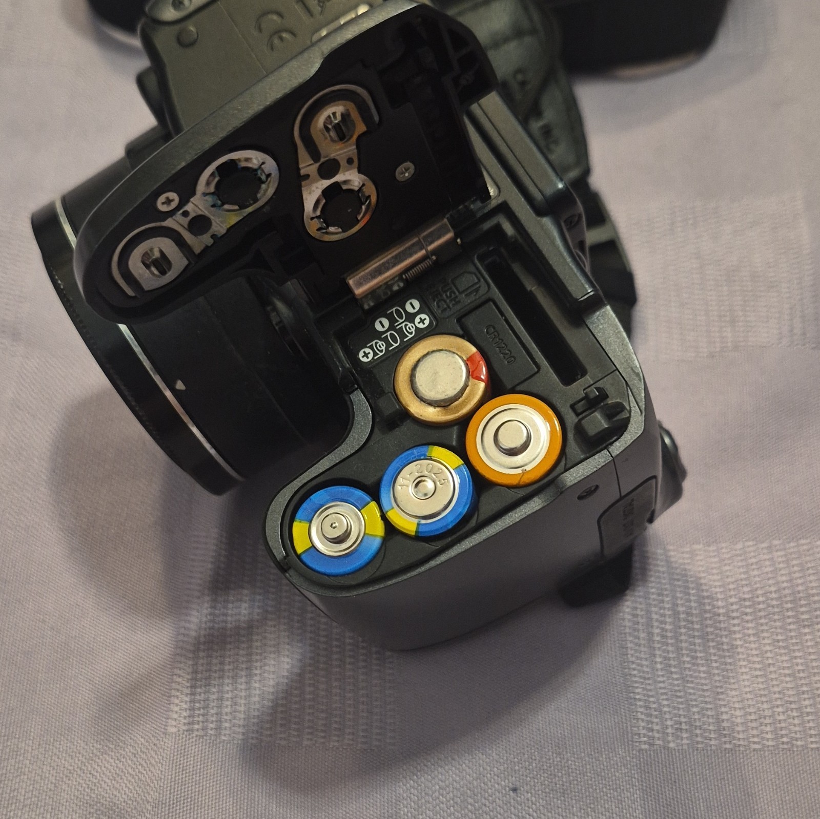 Canon PowerShot S5 IS 8MP Point & Shoot Black 12x Zoom IS Flash 2.5in USB