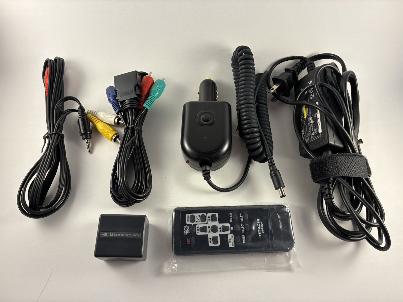Hitachi DZ-MV580A DVDCam Handheld Camcorder DVD-RAM SD 240x Silver/Black
