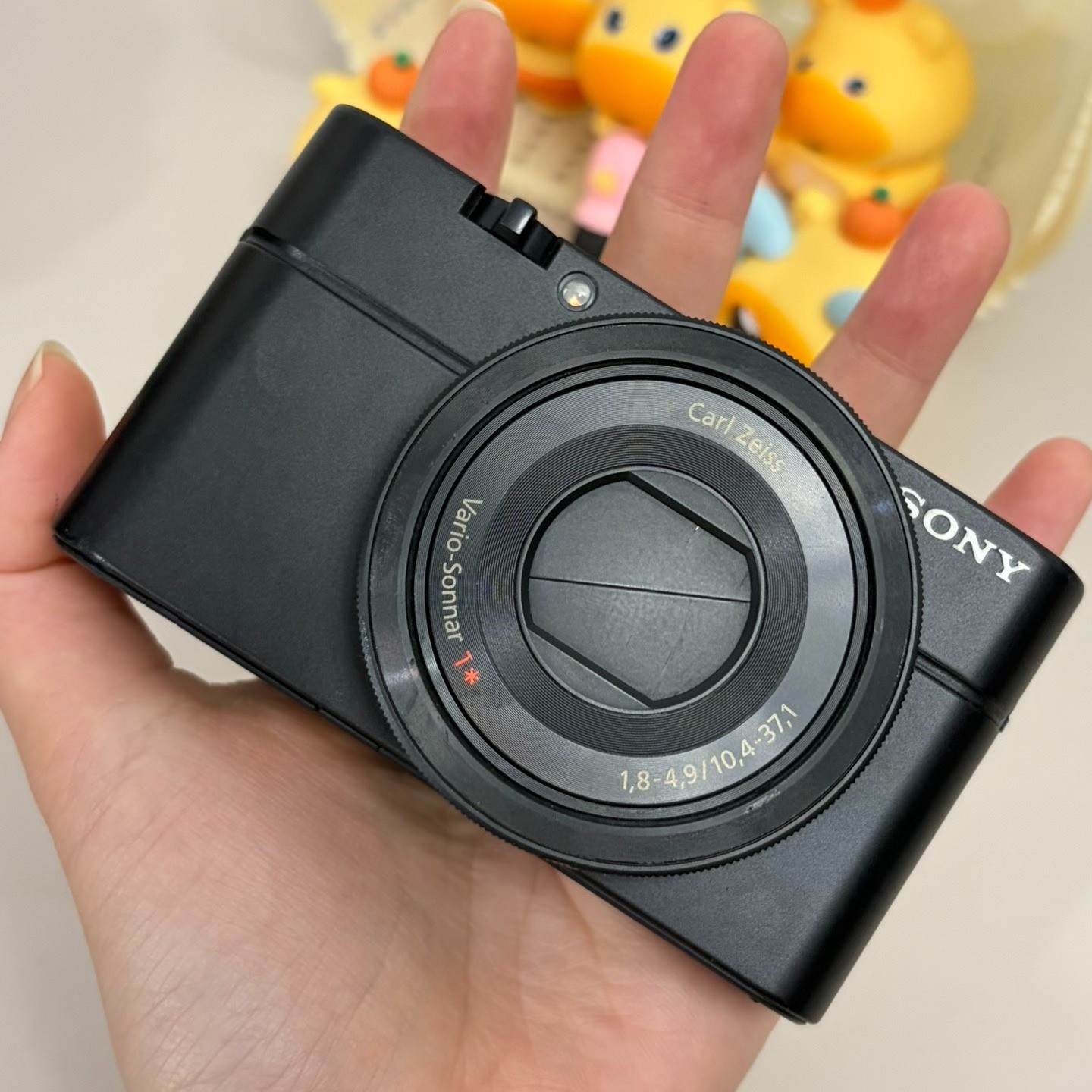 Sony Cyber-shot DSC-RX100 Compact Digital Camera 20.2 MP 3.6x Optical Zoom