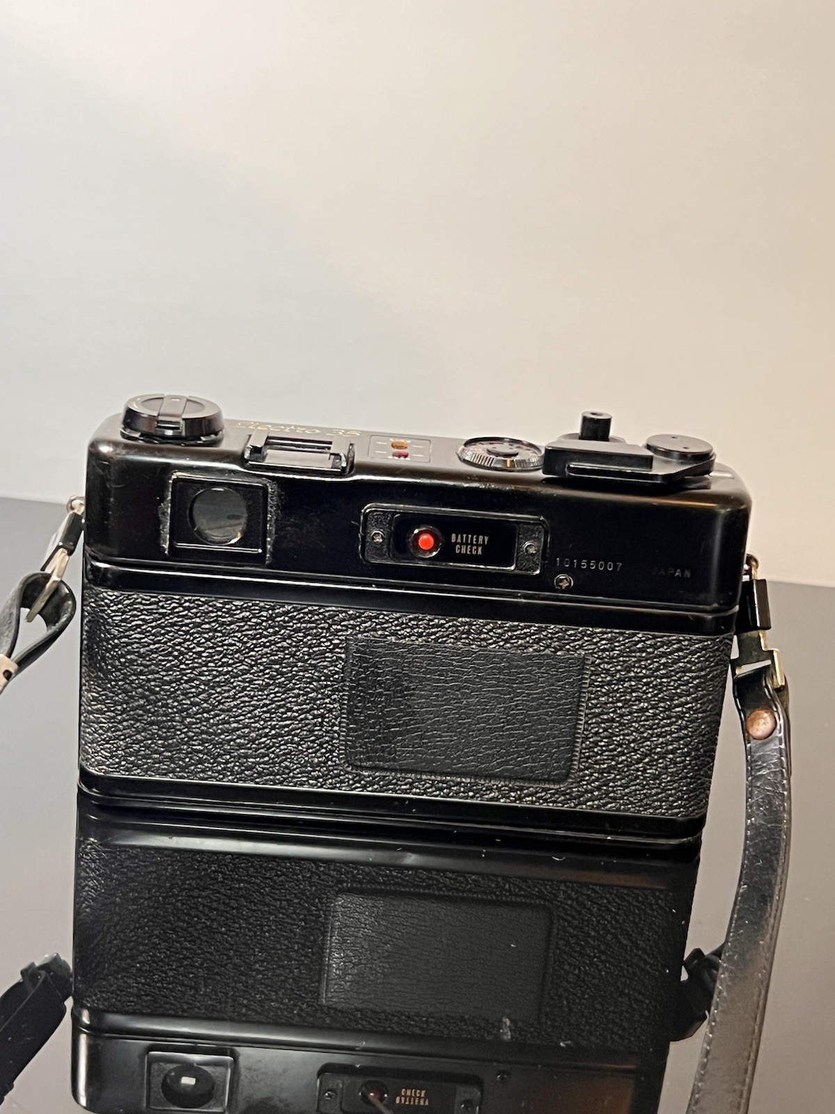 NEAR MINT Yashica Electro 35 GT 35mm Rangefinder Film Camera Black w/ 45mm f/1.7